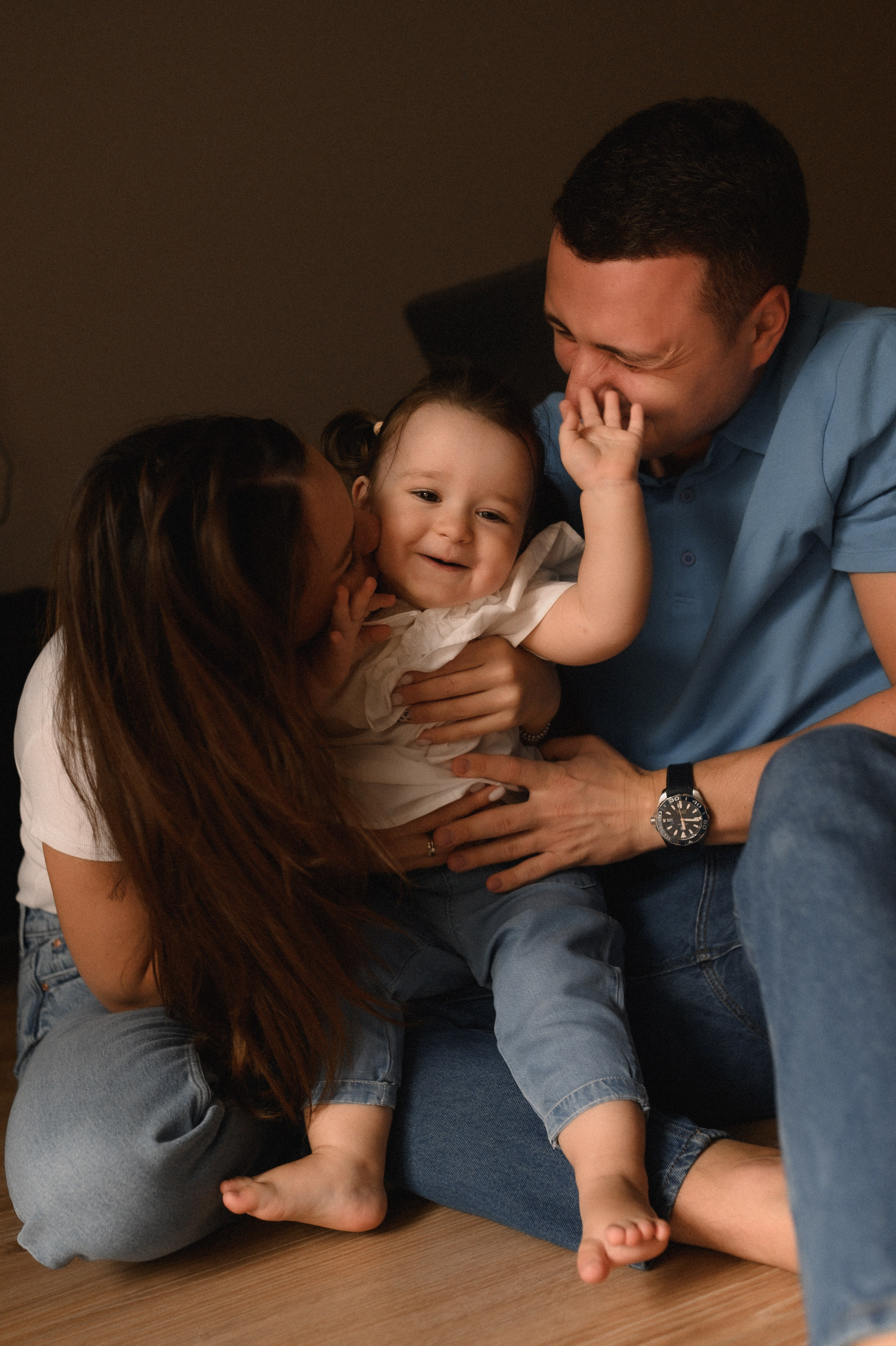 Саша, Таня, Мира и бабушка дома. Семейный и свадебный lifestyle-фотограф в Москве Мария Петрова