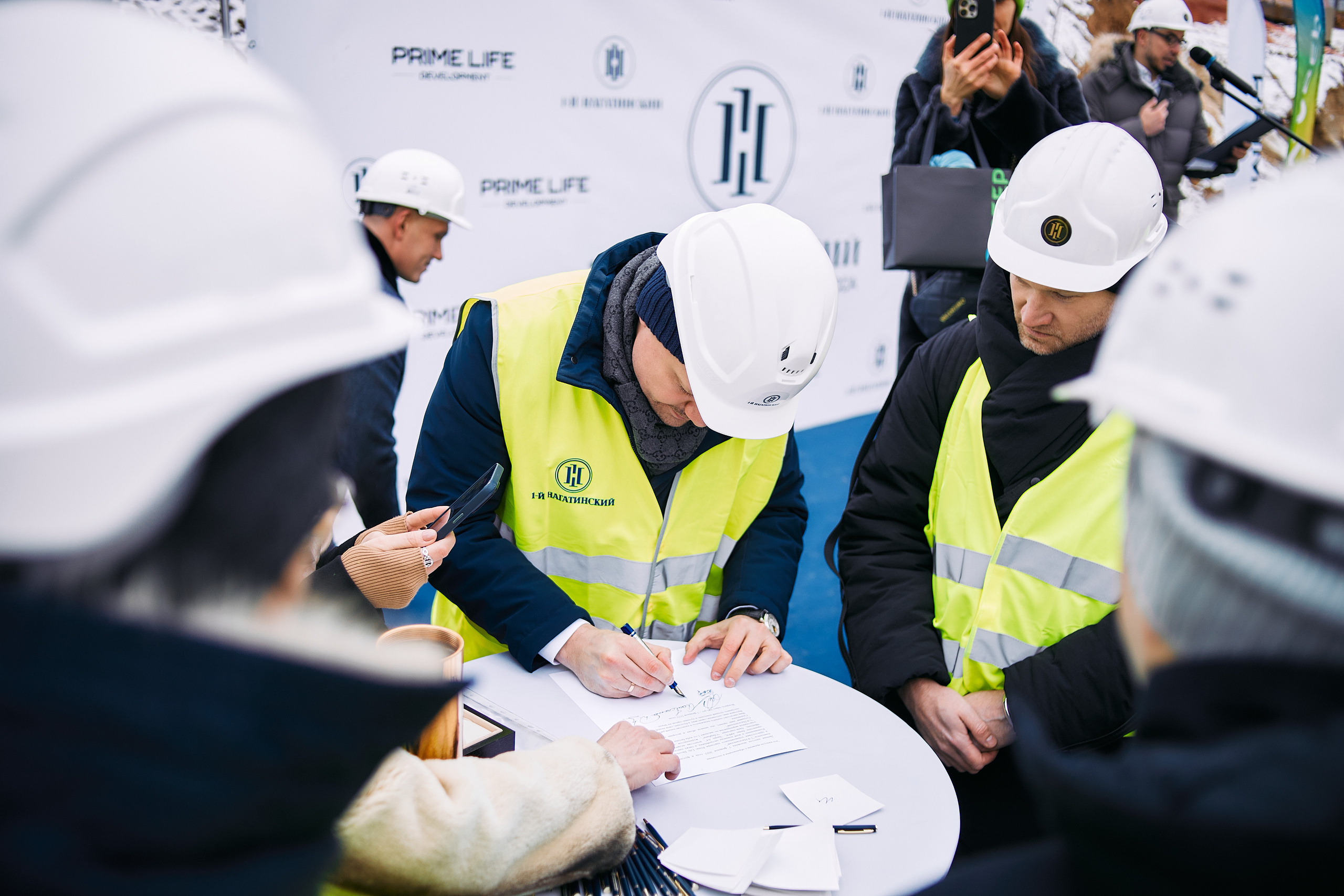 Символическая заливка бетона, ЖК Нагатинский. Фотограф рынка недвижимости Павел Хоменко