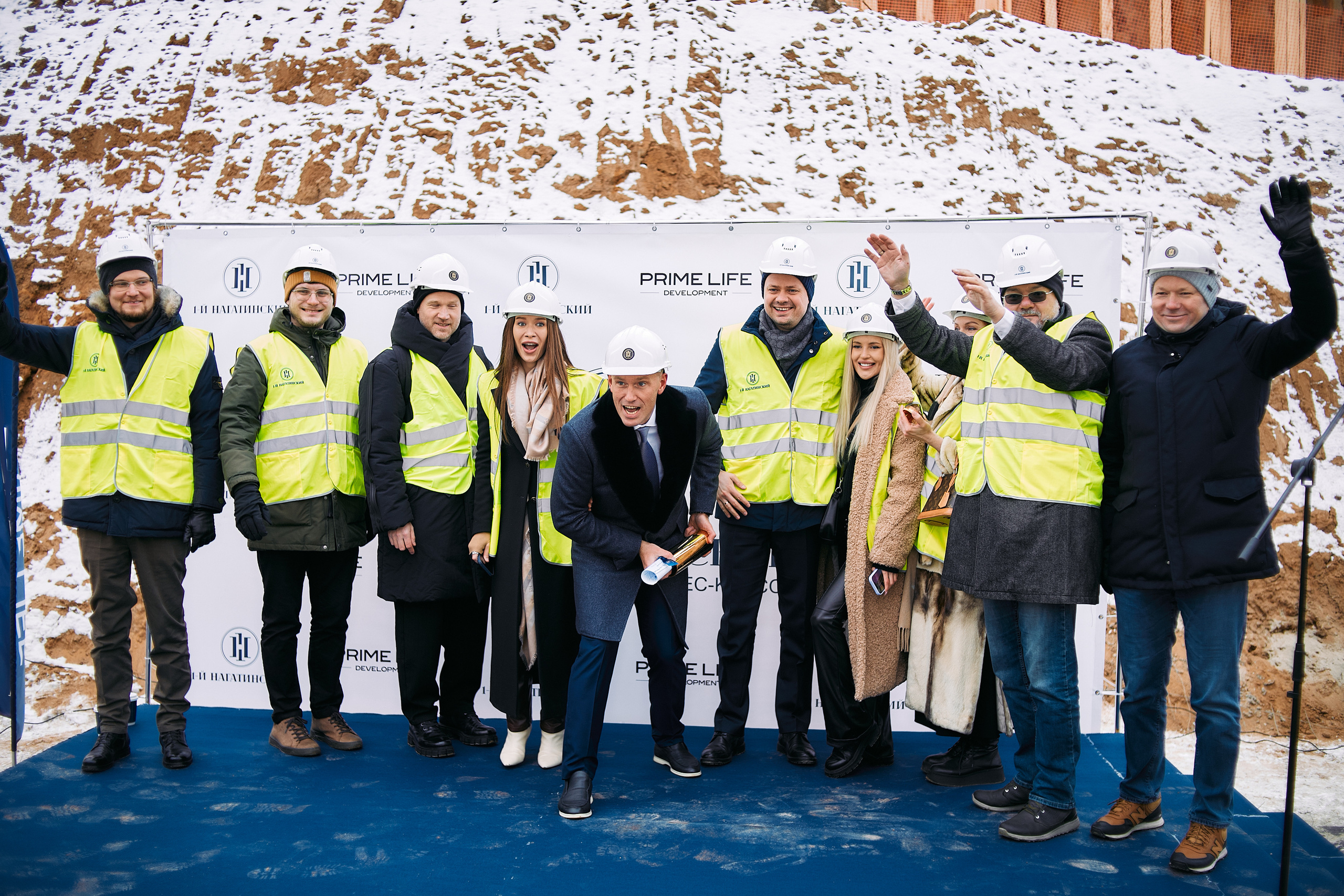 Символическая заливка бетона, ЖК Нагатинский. Фотограф рынка недвижимости Павел Хоменко