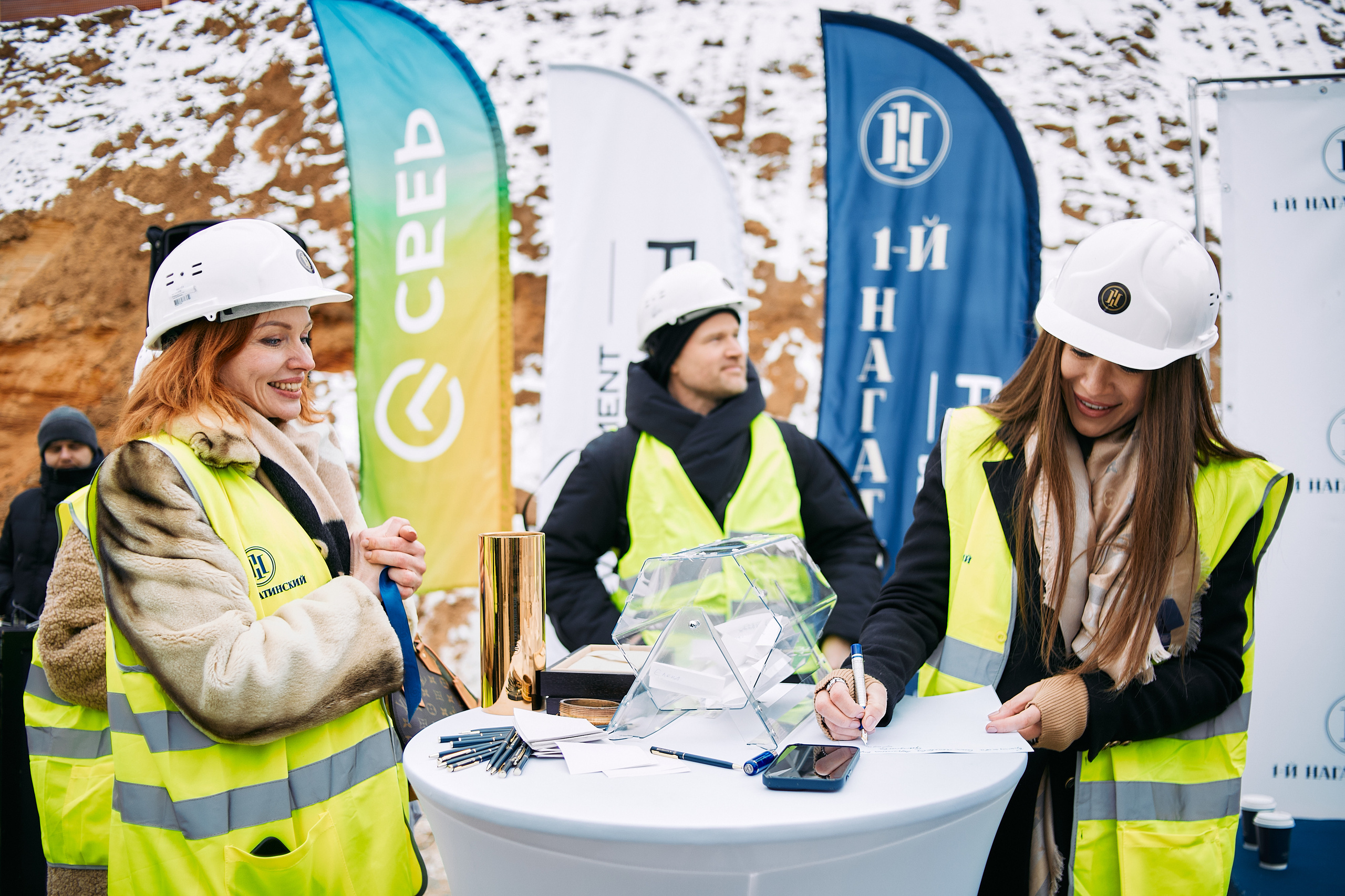 Символическая заливка бетона, ЖК Нагатинский. Фотограф рынка недвижимости Павел Хоменко