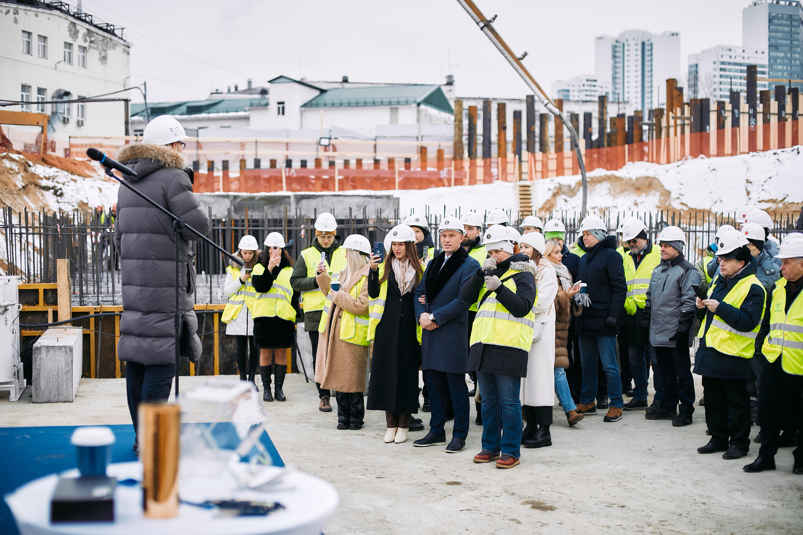 Символическая заливка бетона, ЖК Нагатинский. Фотограф рынка недвижимости Павел Хоменко