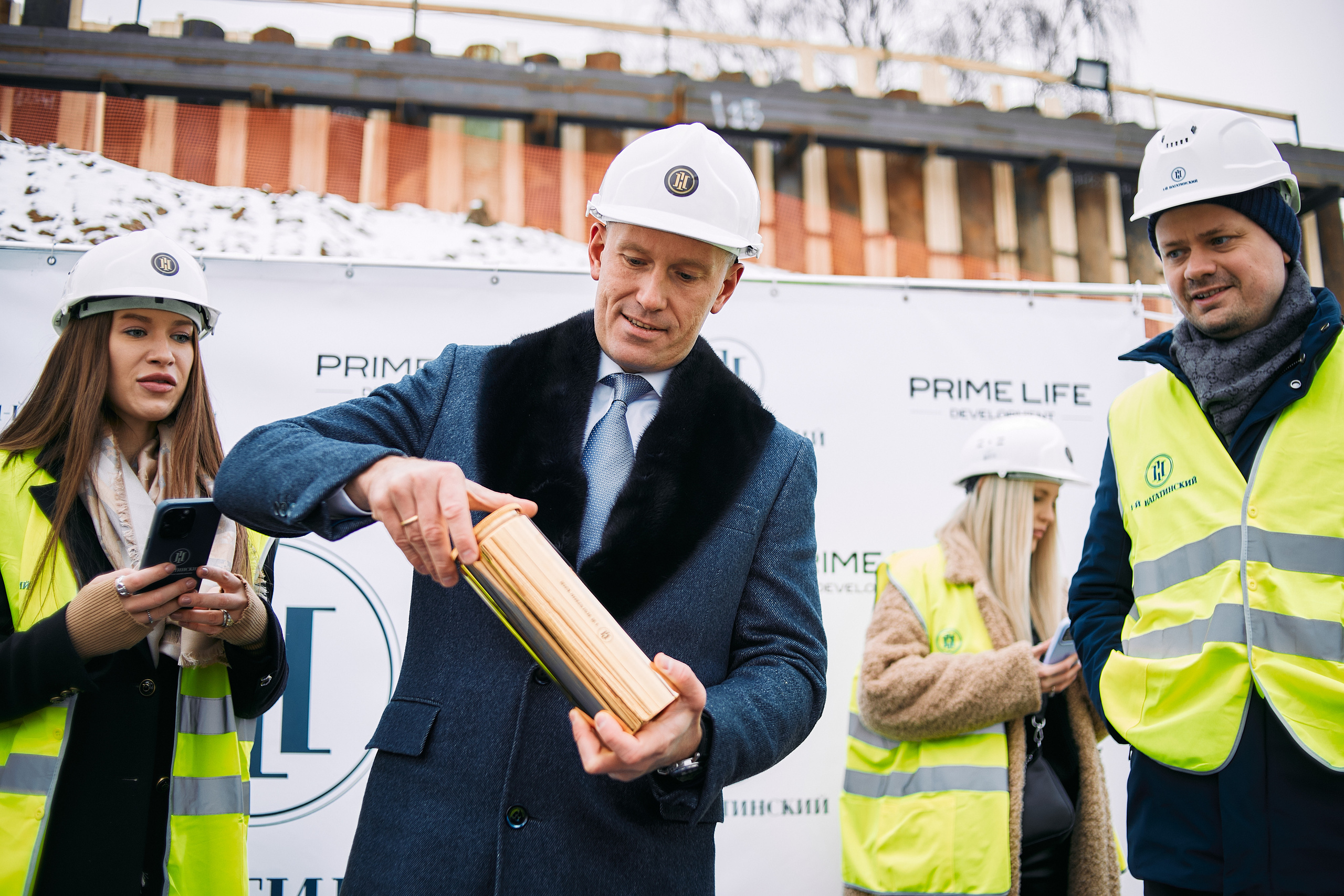 Символическая заливка бетона, ЖК Нагатинский. Фотограф рынка недвижимости Павел Хоменко