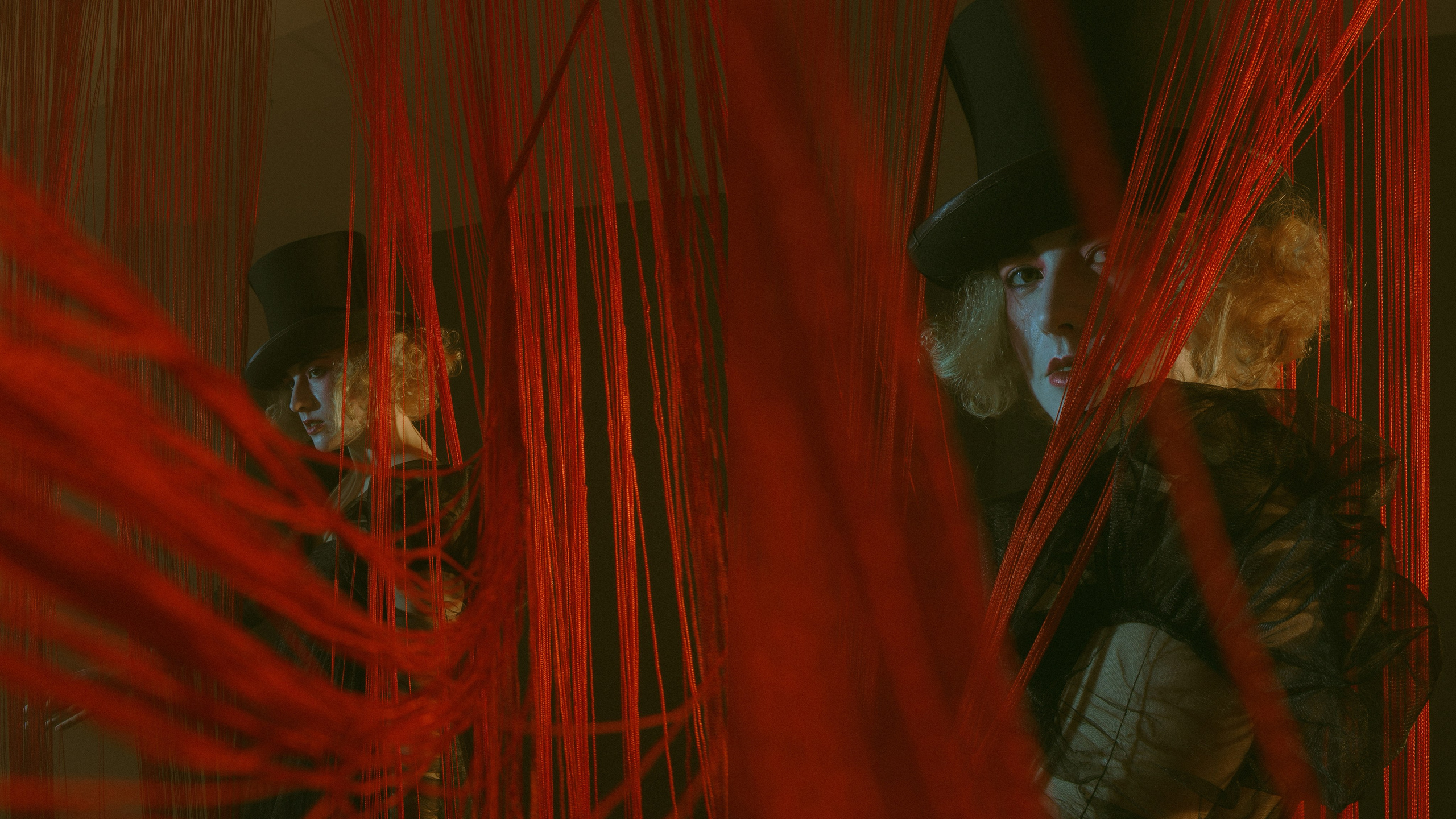 Красные нити. Allirubrum