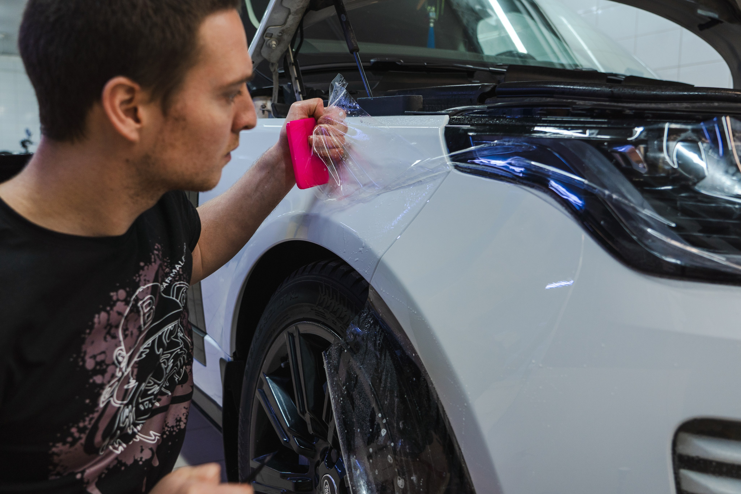 Оклейка автомобиля в защитный полиуретан. Студия дизайна и оклейки авто Barmaley Design