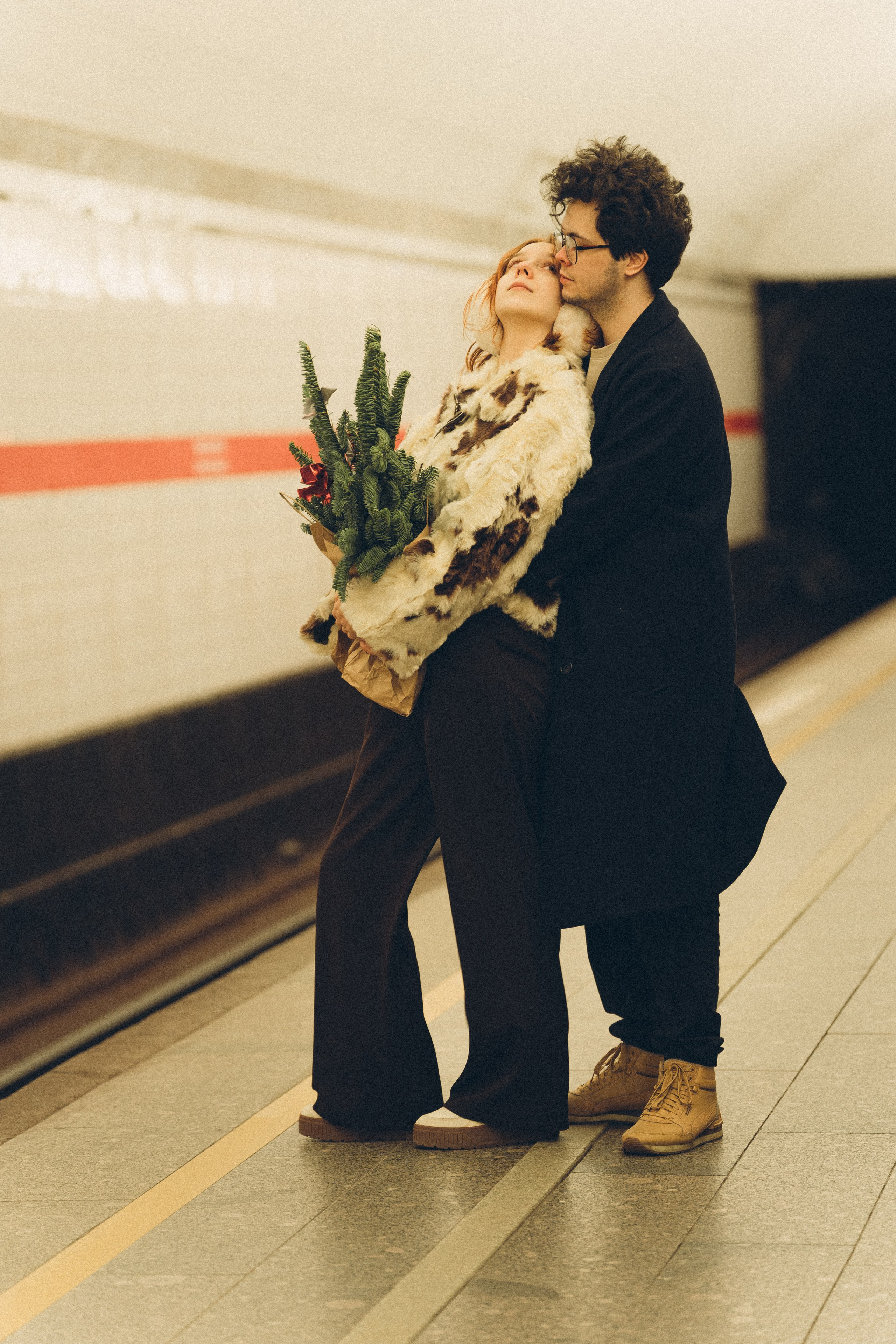 НОВОГОДНЯЯ ФОТОСЕСИИЯ ПАРЫ В МЕТРО ЛЮБОВЬ. Профессиональный фотограф, Санкт-Петербург — Виктория Богомолова