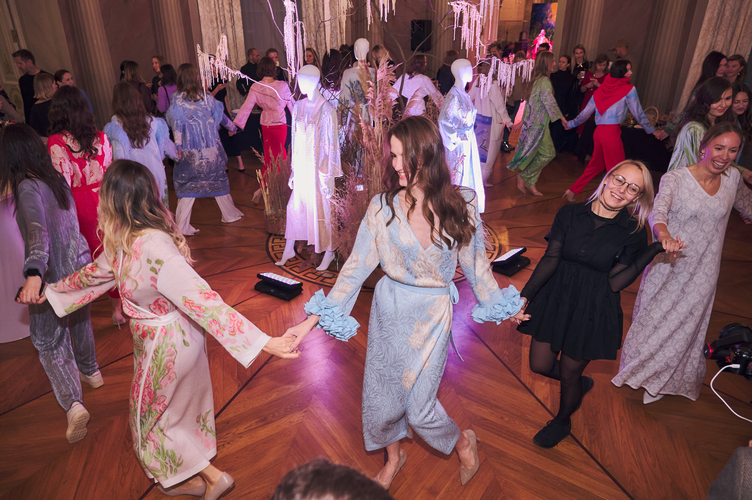 21.09.22 Люблино — Показ коллекции платьев. Никита Хохловский фото и видео продакшн