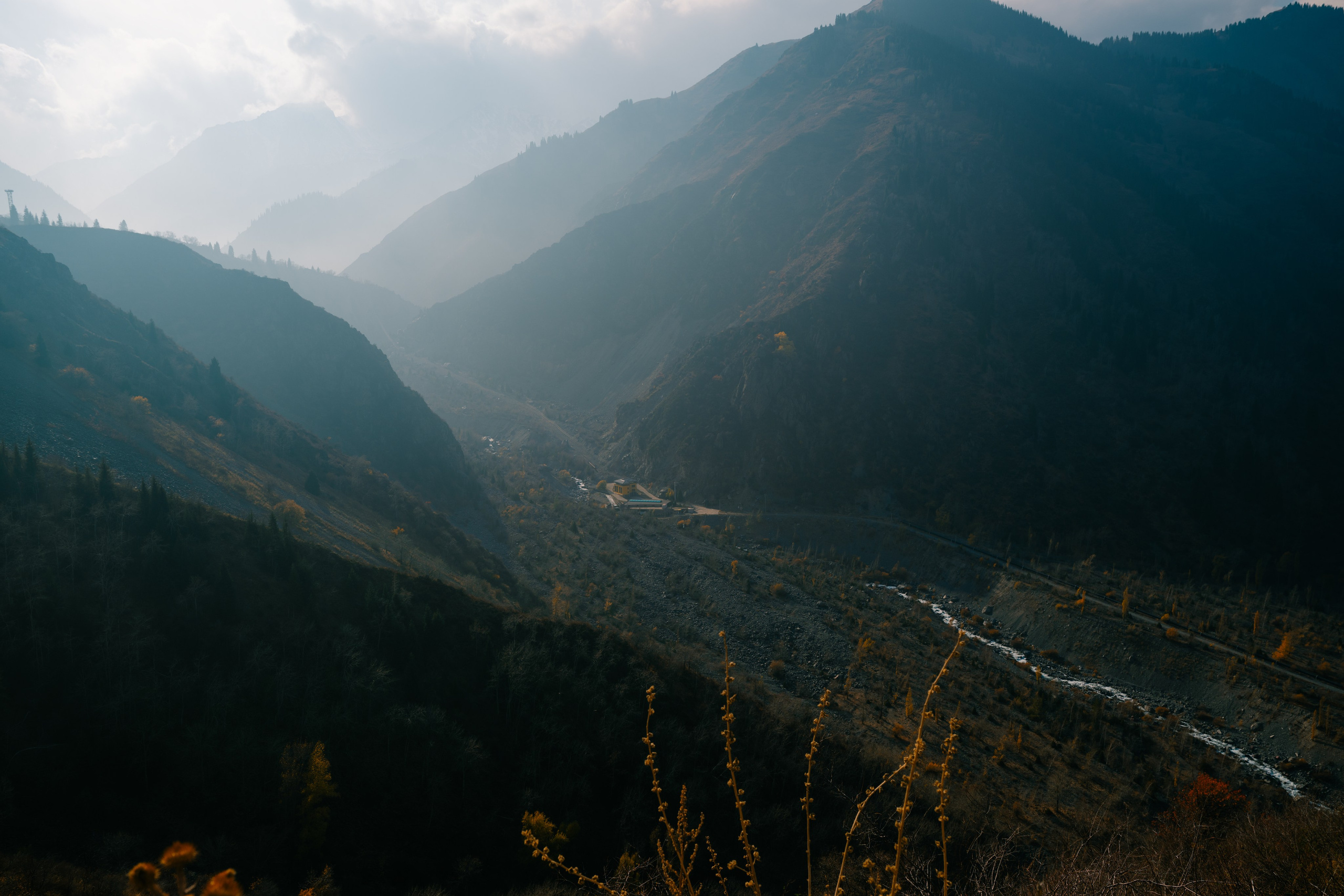 Озеро Иссык, осень 2025. Фотограф в Алматы — Алексей Коньков | Репортаж, свадьбы, портреты