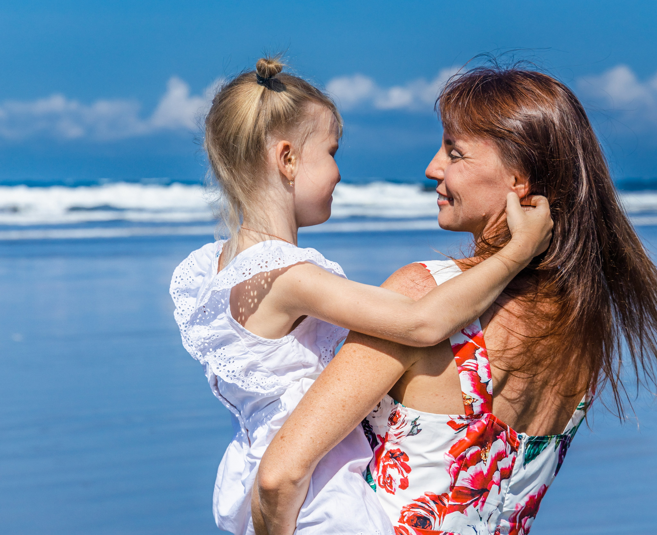 Ocean vibe with Tanya & Katya. Family, portrait, content photo in Costa Rica Evgeniya Besprozvannykh