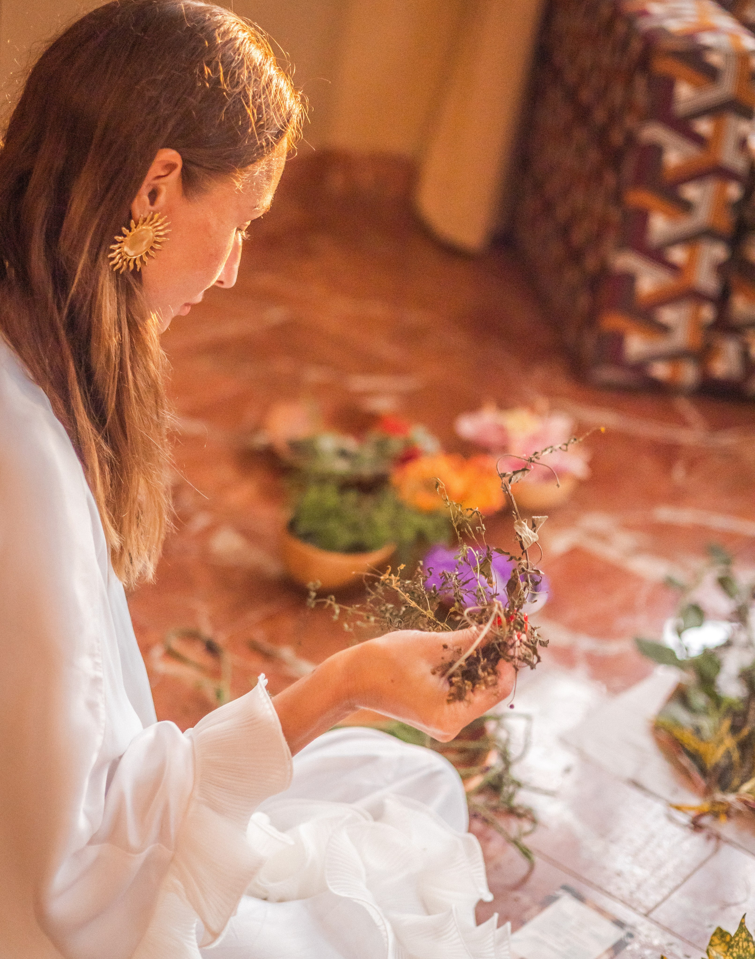 Swaddling practice by Nana. Family, portrait, content photo in Costa Rica Evgeniya Besprozvannykh