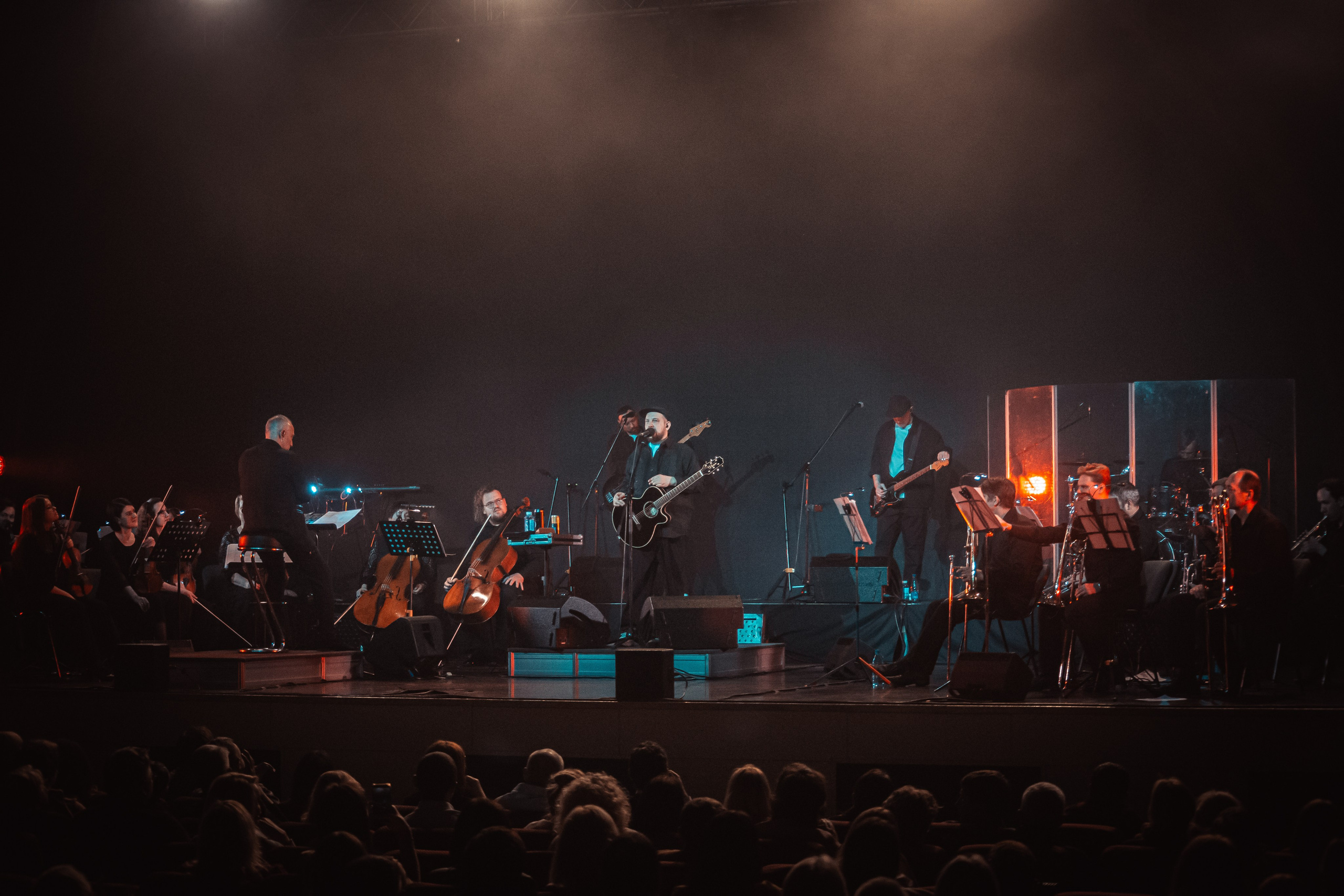 Сергей Бобунец с оркестром, Гранд холл Сибирь, 18.03.2026. Фотограф Регина Крикунова г. Красноярск
