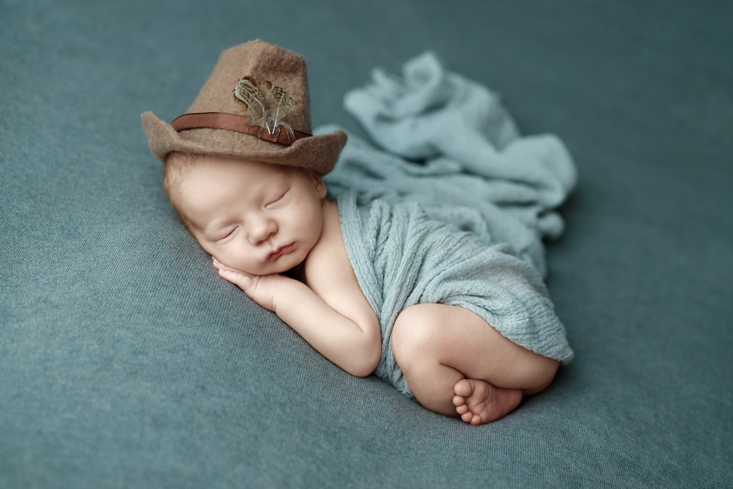 Ньюборн фотосессии в Старом Осколе. Фотостудия для новорожденных в Старом Осколе Гильфановых Юрия и Ольги