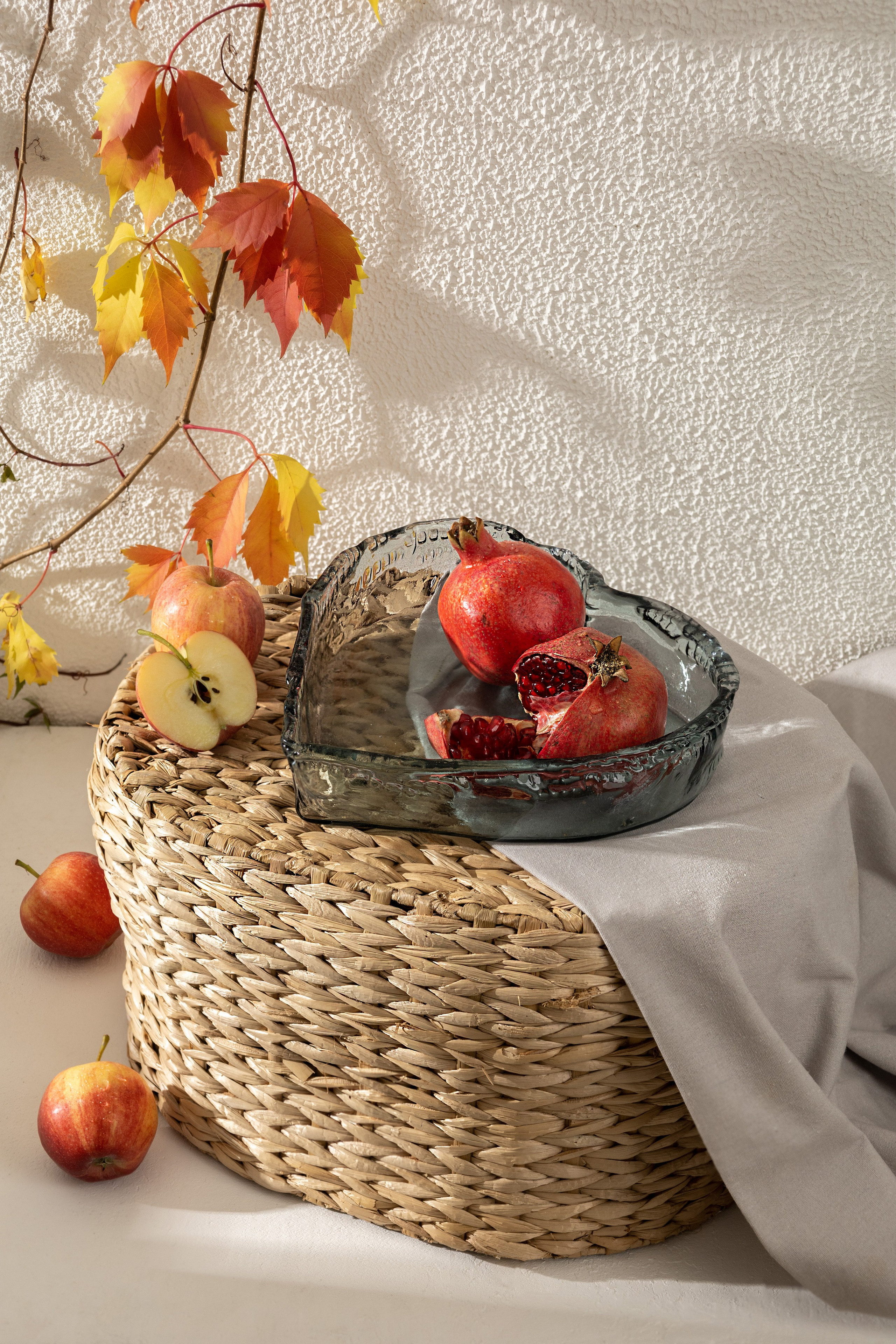 Стеклянная ваза с игрой света на фасаде | Контент для Instagram