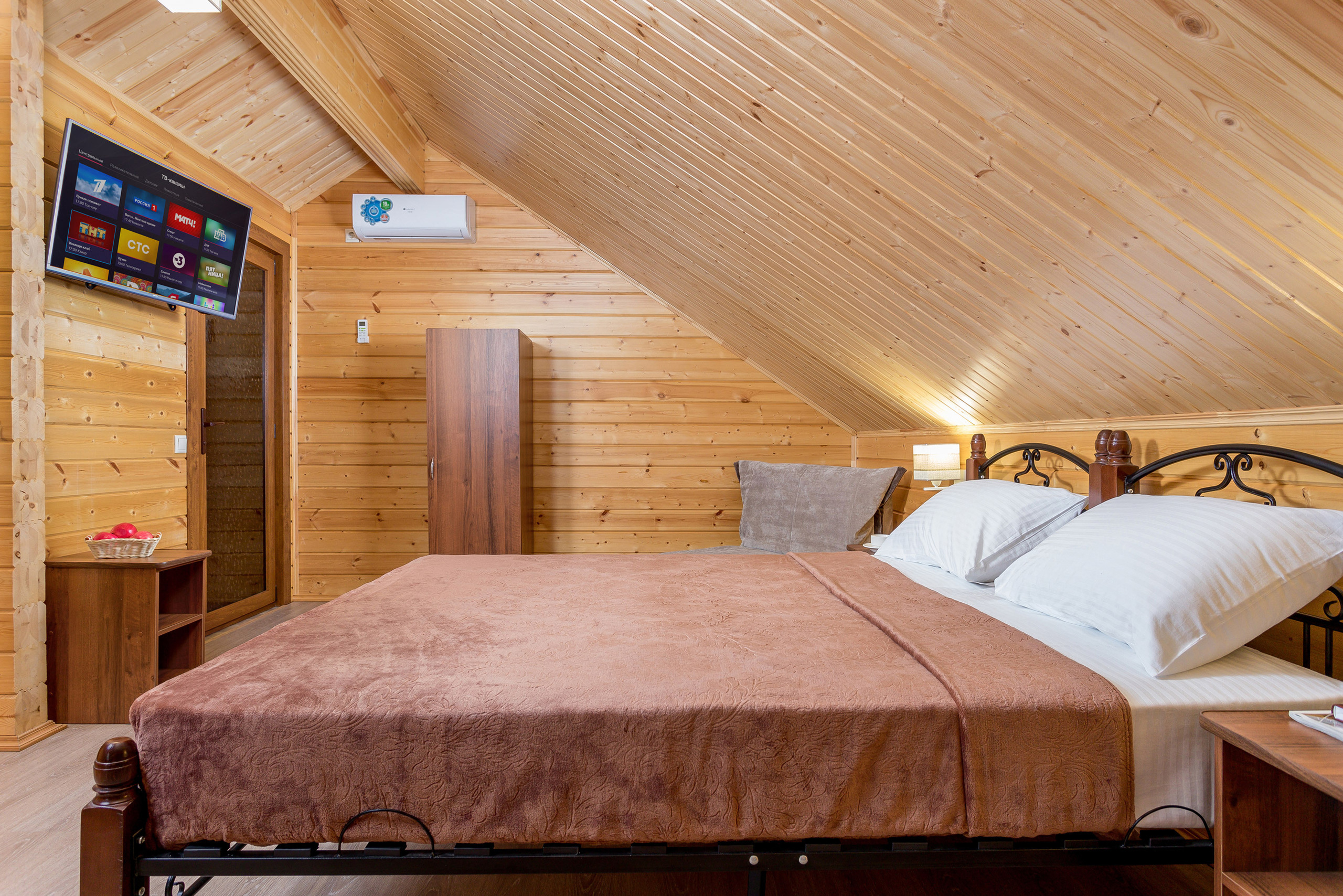 Фотосъемка деревянных домиков для сдачи в Аренду. Интерьерный фотограф Краснодар: профессионально по доступным ценам