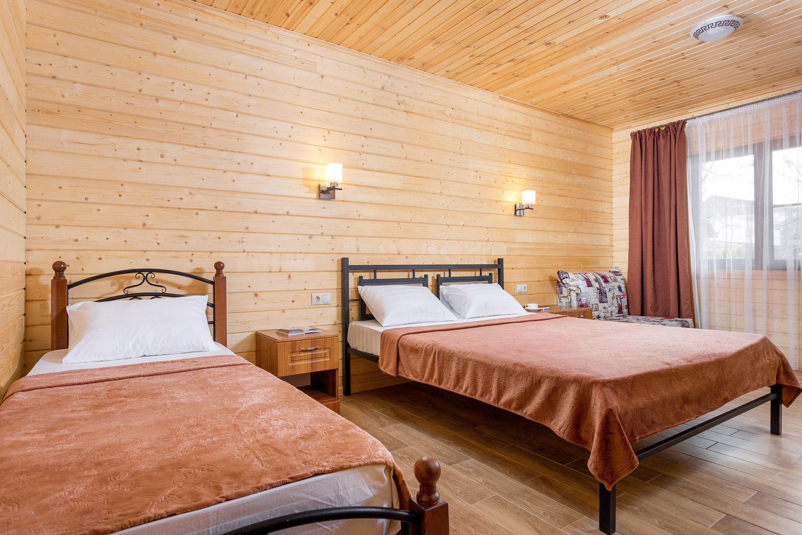 Фотосъемка деревянных домиков для сдачи в Аренду. Интерьерный фотограф Краснодар: профессионально по доступным ценам