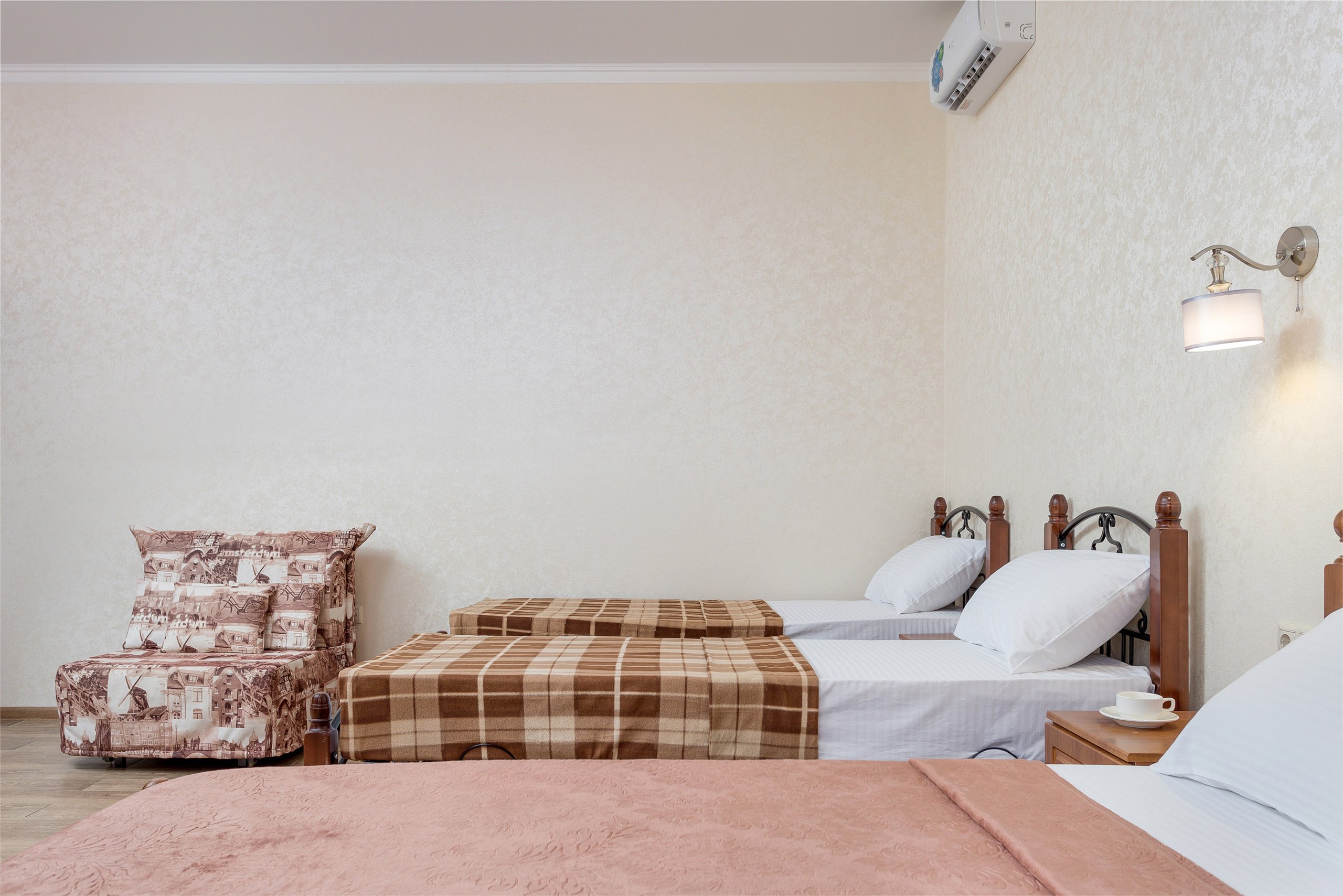 Фотосъемка отеля Спарта на побережье моря. Интерьерный фотограф Краснодар: профессионально по доступным ценам