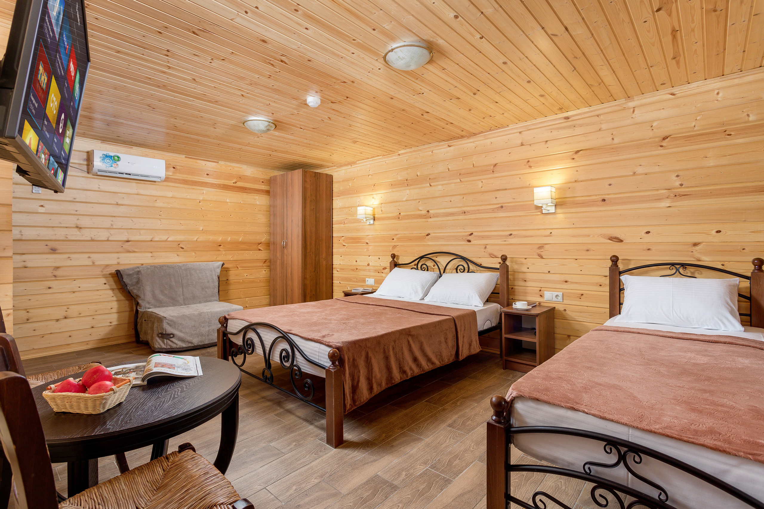 Фотосъемка деревянных домиков для сдачи в Аренду. Интерьерный фотограф Краснодар: профессионально по доступным ценам