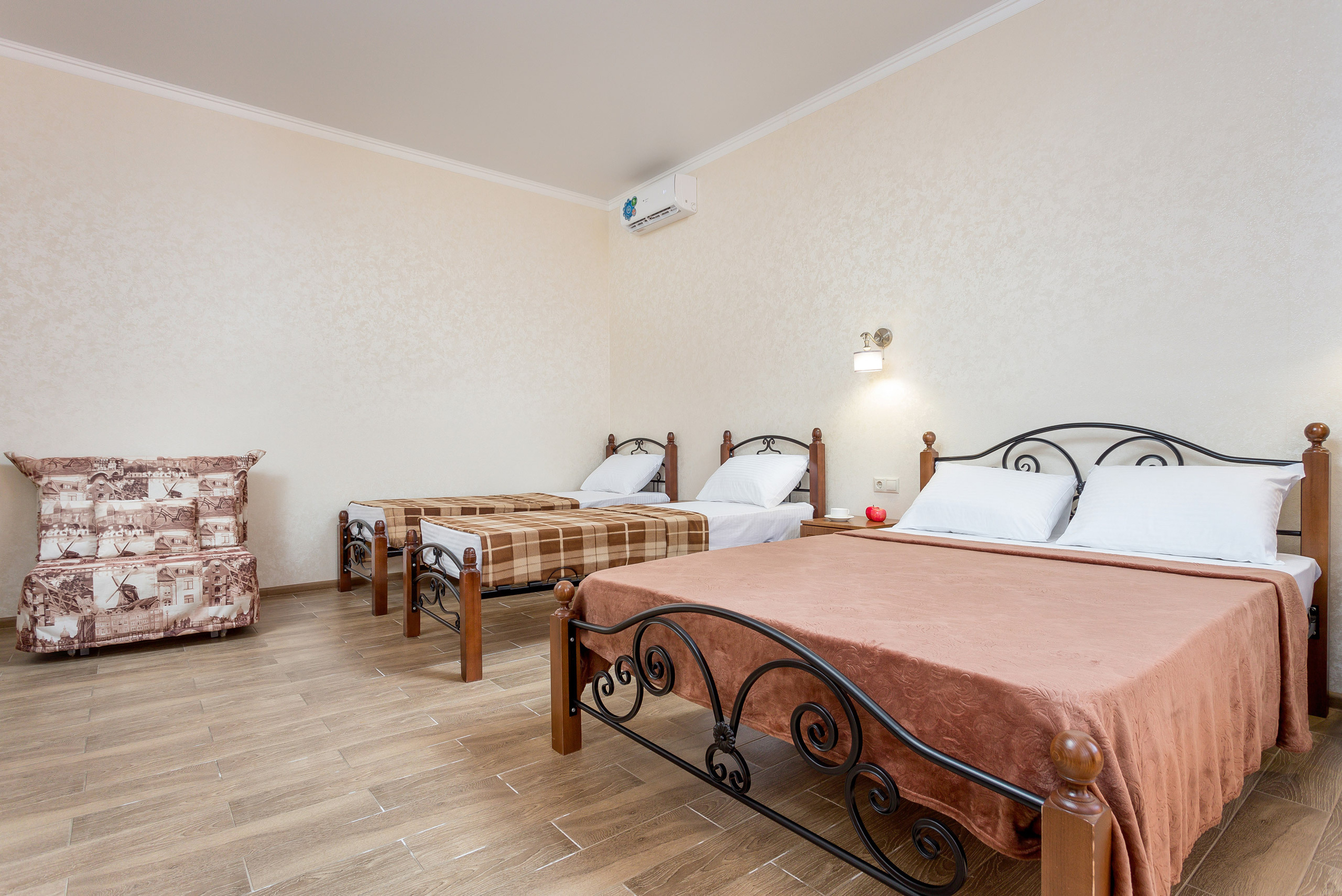 Фотосъемка отеля Спарта на побережье моря. Интерьерный фотограф Краснодар: профессионально по доступным ценам