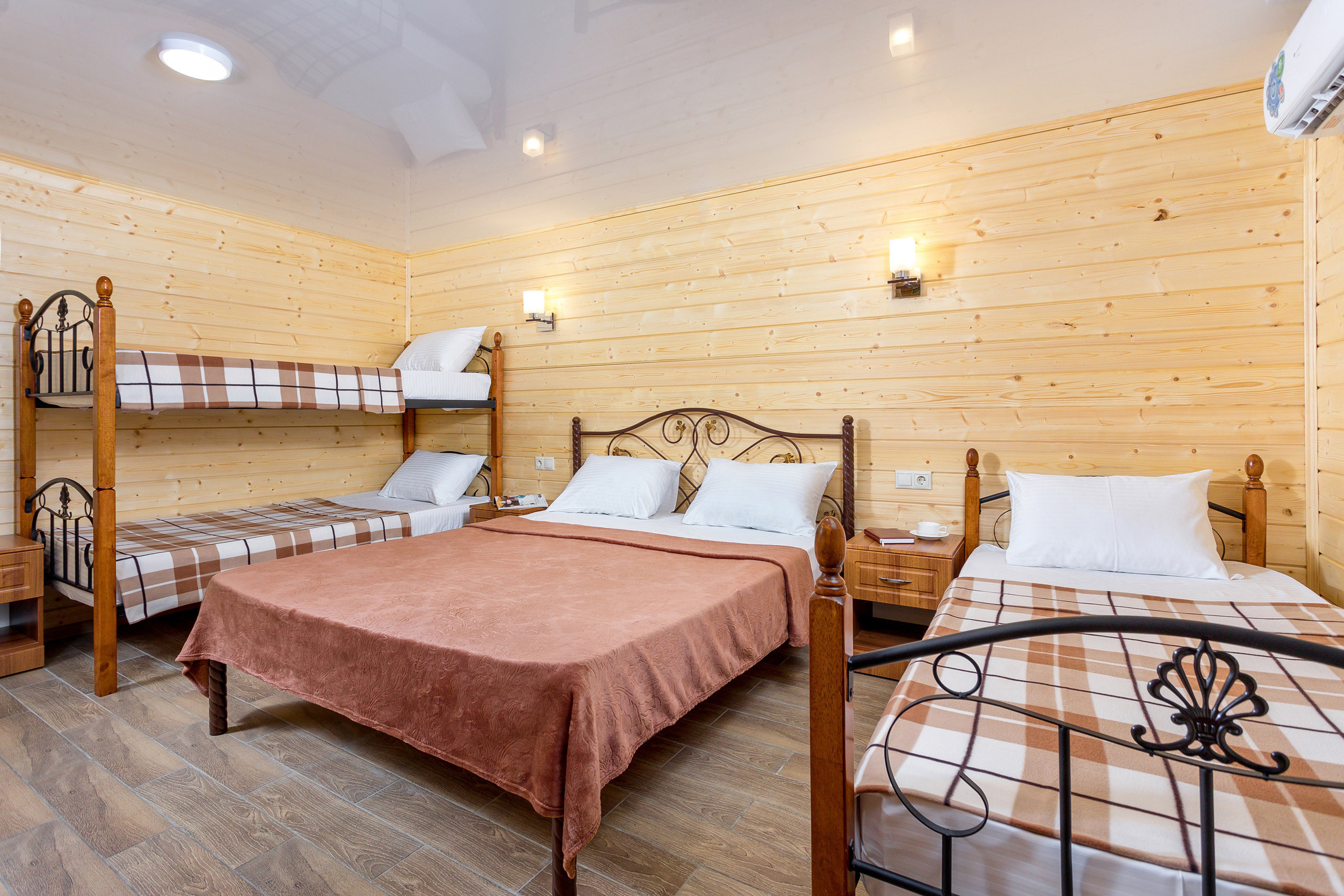 Фотосъемка деревянных домиков для сдачи в Аренду. Интерьерный фотограф Краснодар: профессионально по доступным ценам