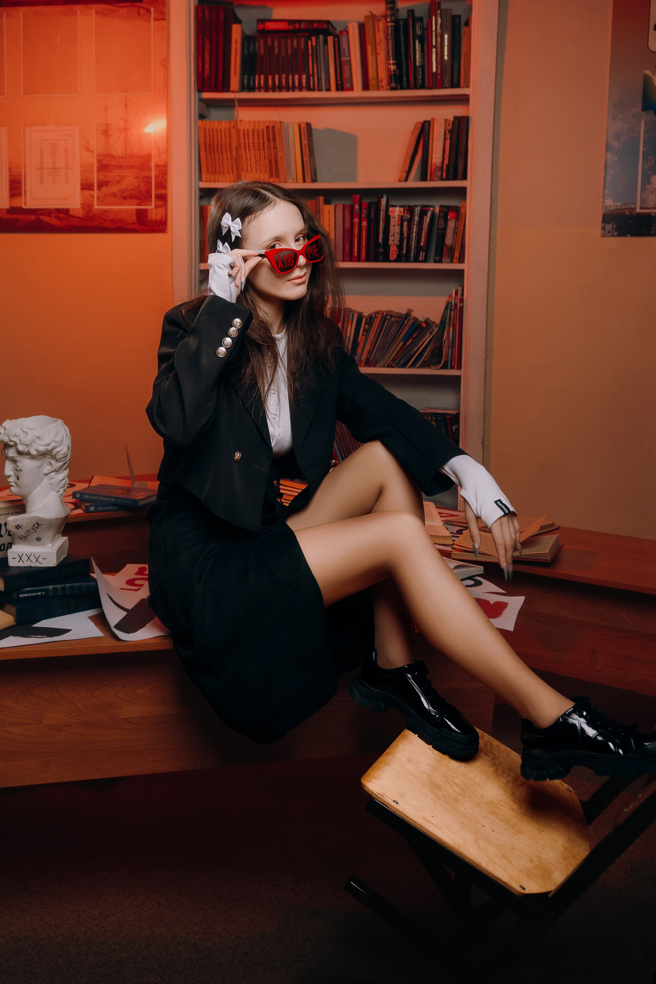 Рушим шаблоны о школьной фотографии!Мелбук. - это современный подход к созданию ярких и современных выпускных альбомов в Хабаровске и Хабаровском крае!Работаем по всему Дальнему Востоку!Наша творческая студия проводит красивые, смешные и классные фотосессии, которые подойдут для мальчиков и девочек,которые учаться в 4, 9, 11 классах.Наши макеты содержат цитаты, фото, фразы, прикольные росписи, которые мы размещаем в дипломе выпускника.Заказать выпускную книгу в городе Хабаровск, настолько же важно, как выпускная песня и выпускная лента на торжественный праздник.Дизайнер наших книг живет в СПБ, а ваши альбомы печатаются в Москве.Посмотрите наши работы на сайте, которые изготовил наш фотограф на Дальнем Востоке в 2024 - 2025 году.На нашем сайте размещены шаблоны, информация, цена и трудовой договор.