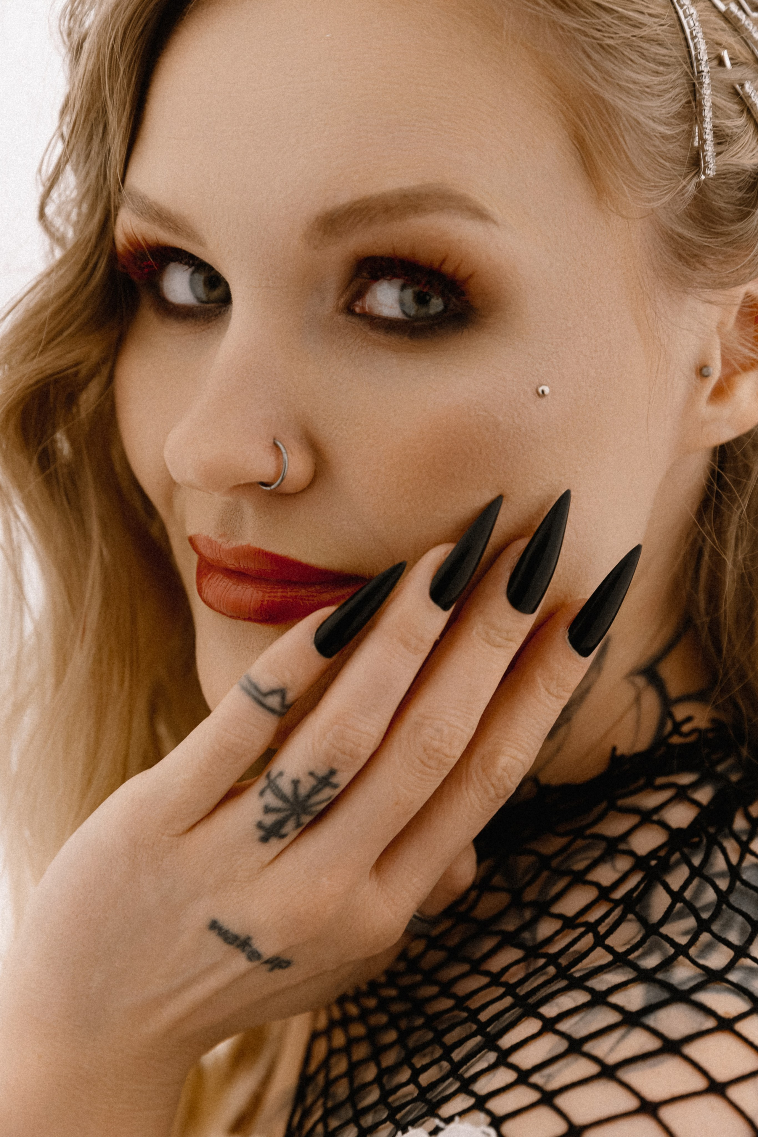 Алая готика. Николь — ваш любимый фотограф в Санкт-Петербурге