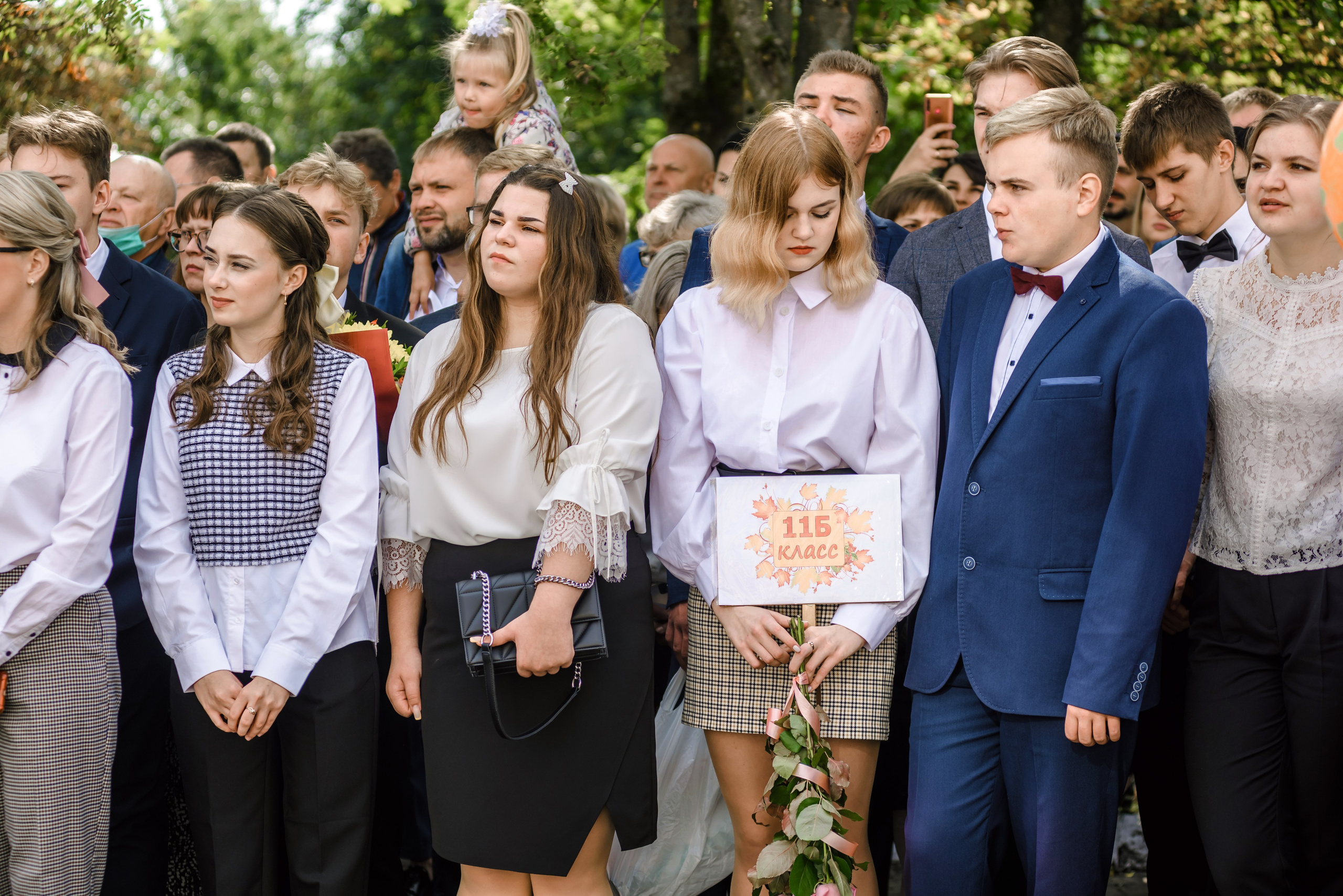 Линейка 11-е классы 2023. Фотограф Галина Лисанова, г. Брянск