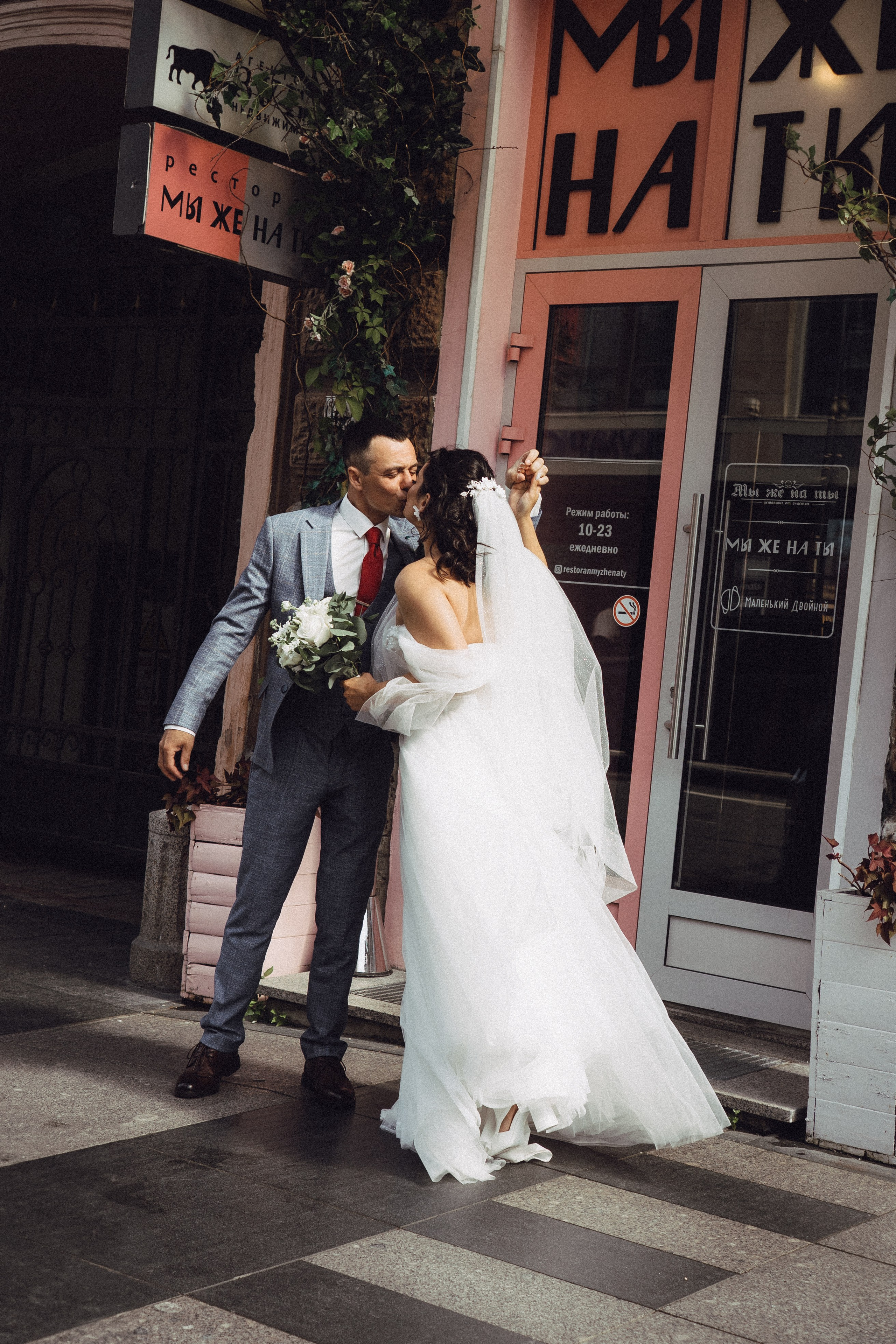 СВАДЕБНАЯ ПРОГУЛКА РЕСТОРАН МЫ ЖЕ НА ТЫ И ФОТОСЕССИИЯ С АВТОМОБИЛЕМ. Профессиональный фотограф, Санкт-Петербург — Виктория Богомолова