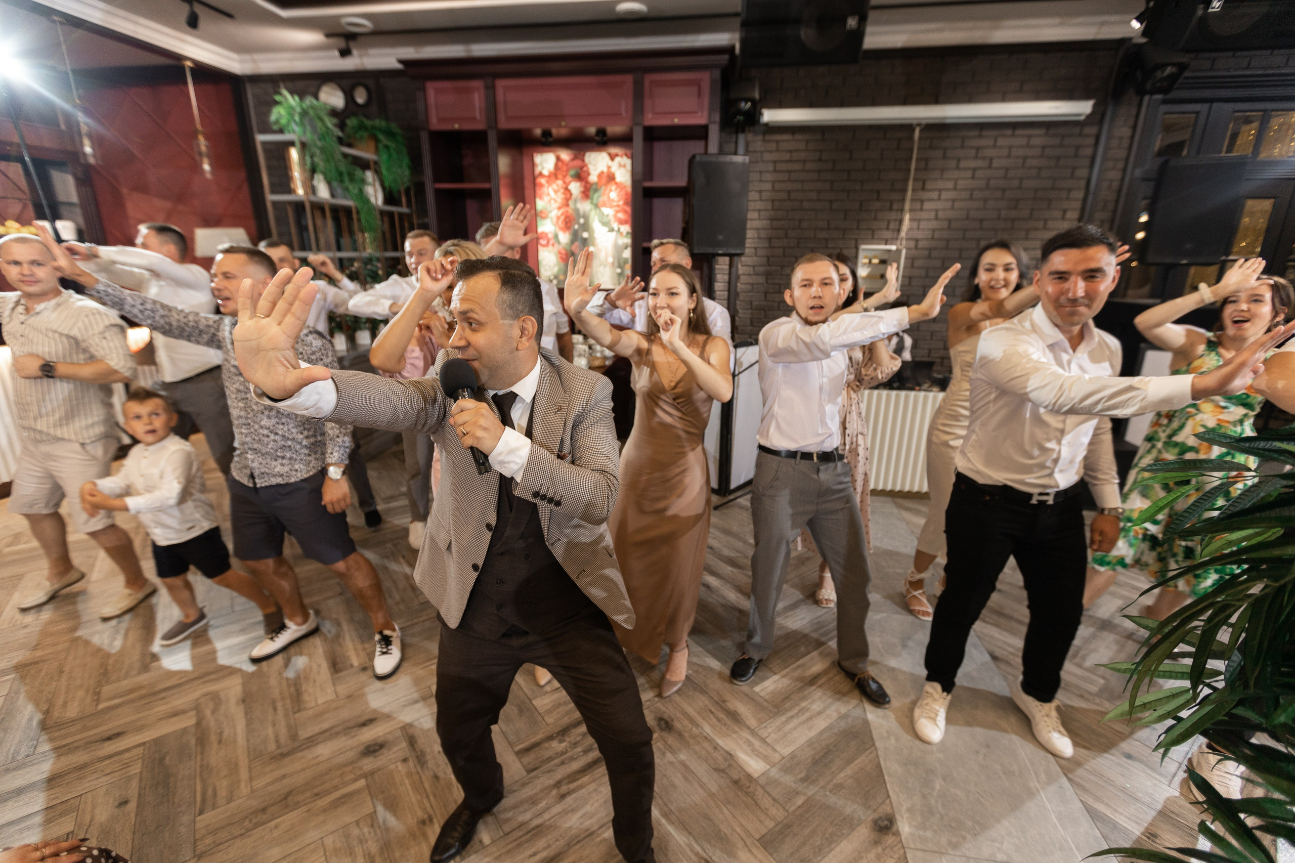 Свадебный фотограф Уфа — Руслан ГабдлисламовЖивые эмоции, красивые кадры, воспоминания на всю жизнь.Работаю по всей Республике Башкортоста. Свадебный фотограф Уфа Руслан Габдлисламов