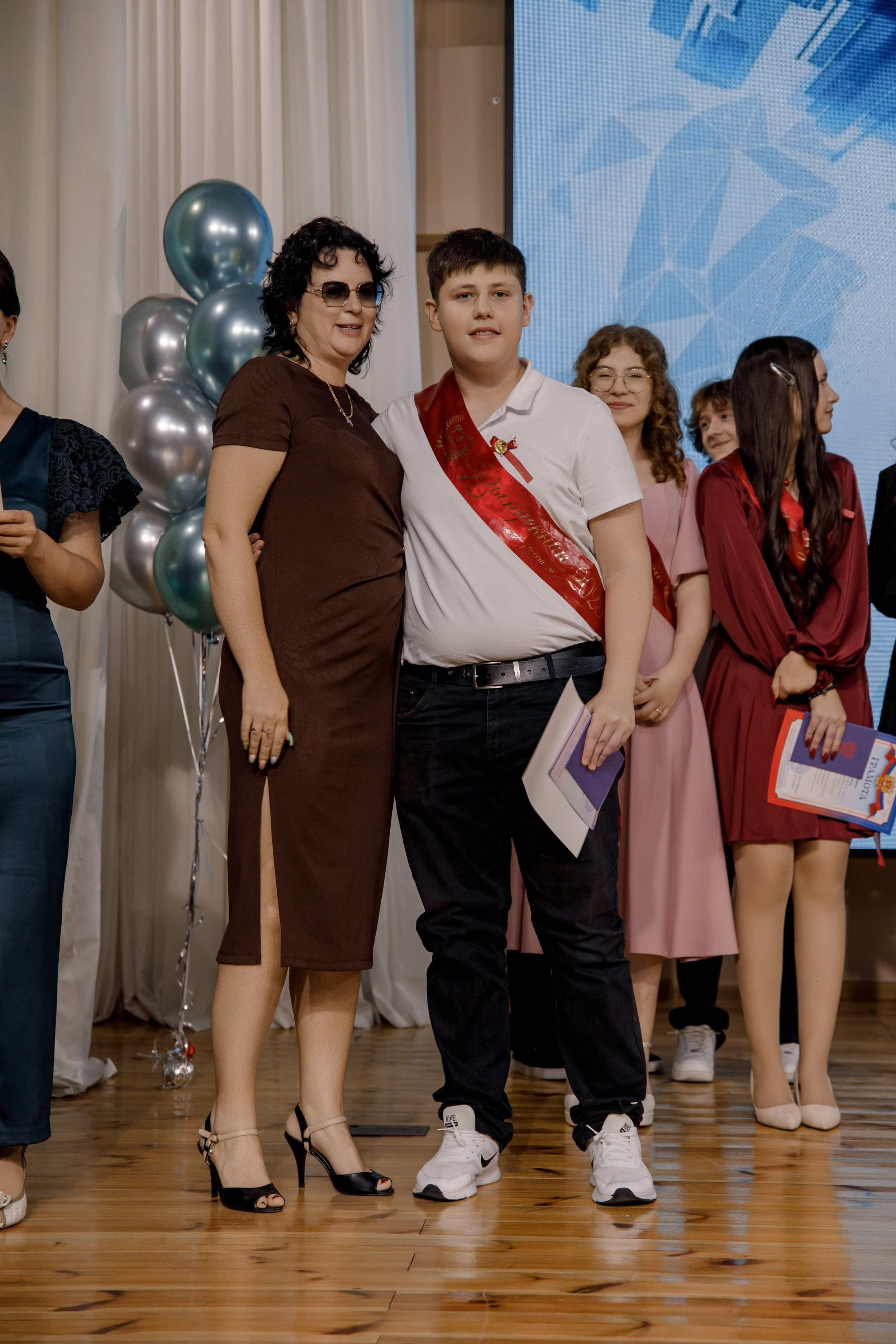 Выпускной школа 107 г Краснодар. Выпускные альбомы в Краснодарском крае