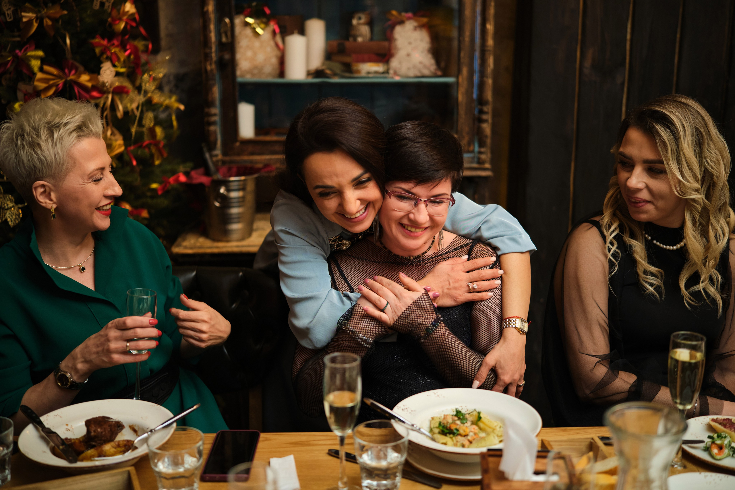 Фотосъёмка выпускного школы «Метатрикветра» в гастропабе «Особняк. Репортажный фотограф Дмитрий Литвинский. Минск, Беларусь, мир