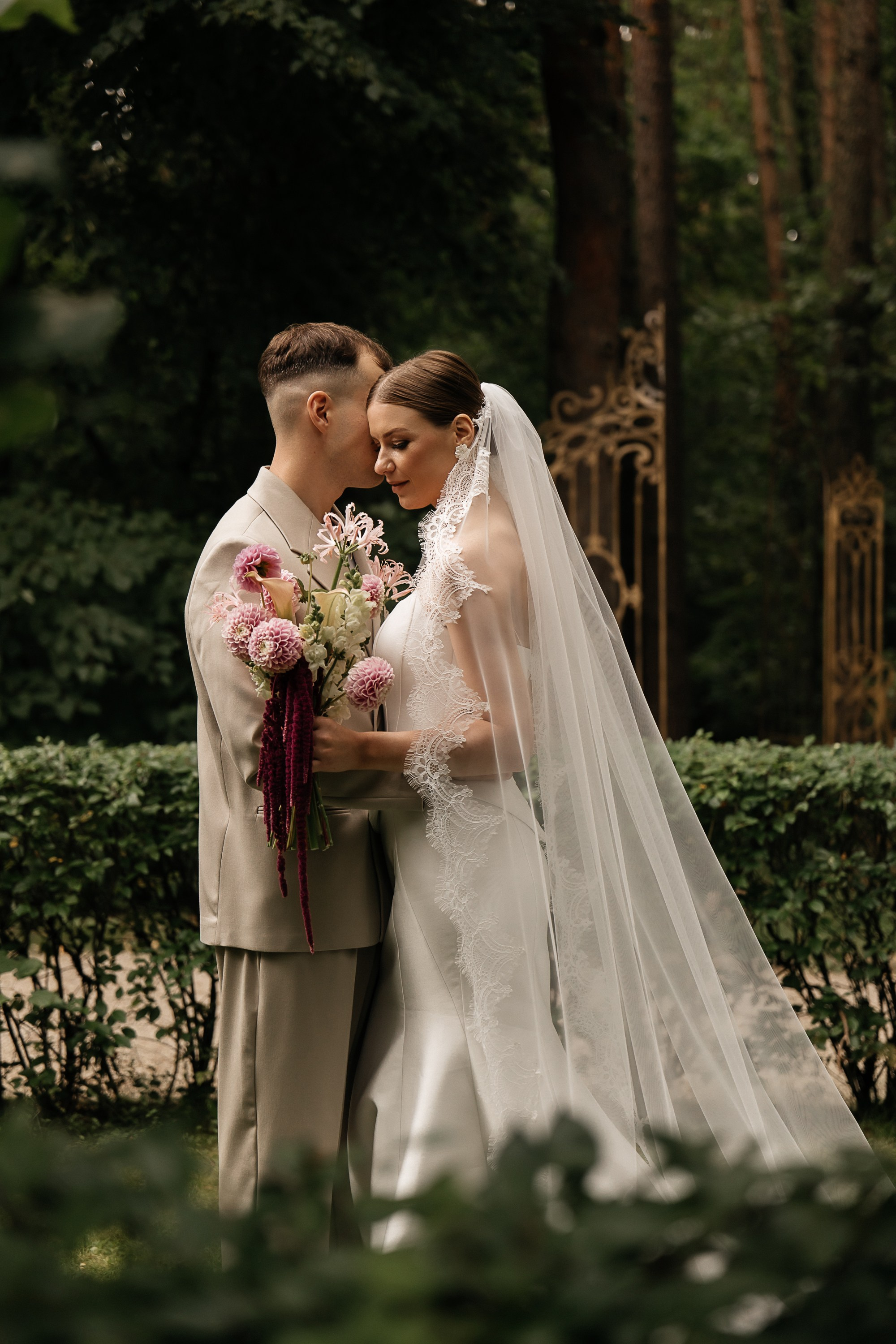 Свадьбная фотосессия в отеле Кронон (Гродно, Беларусь). Свадебный и семейный фотограф Виолетта Сидельникова. Краснодар, Россия, Беларусь, Европа