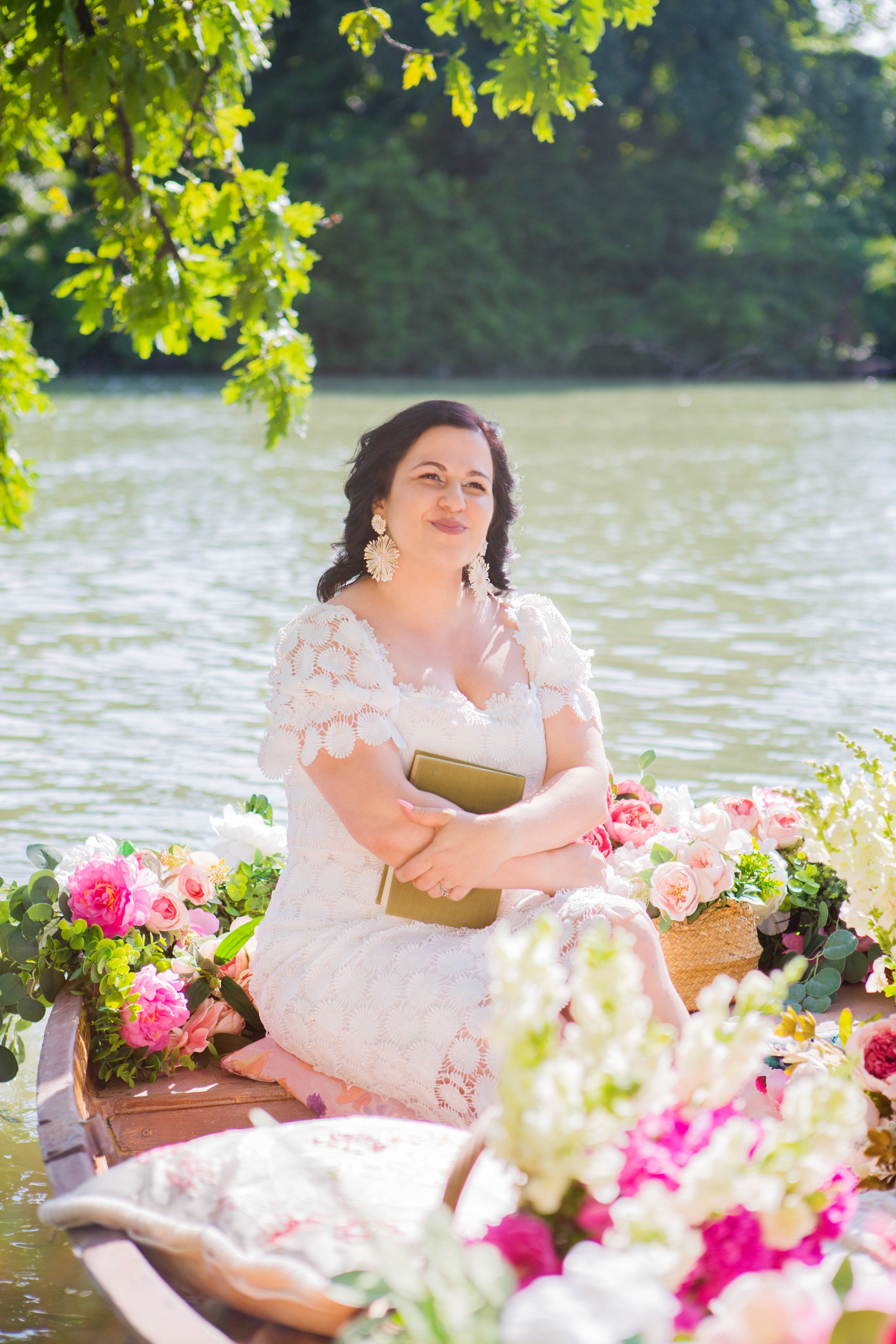 Лодка с пионами. Свадебный семейный и детский фотограф в Краснодаре Карина Федоровская