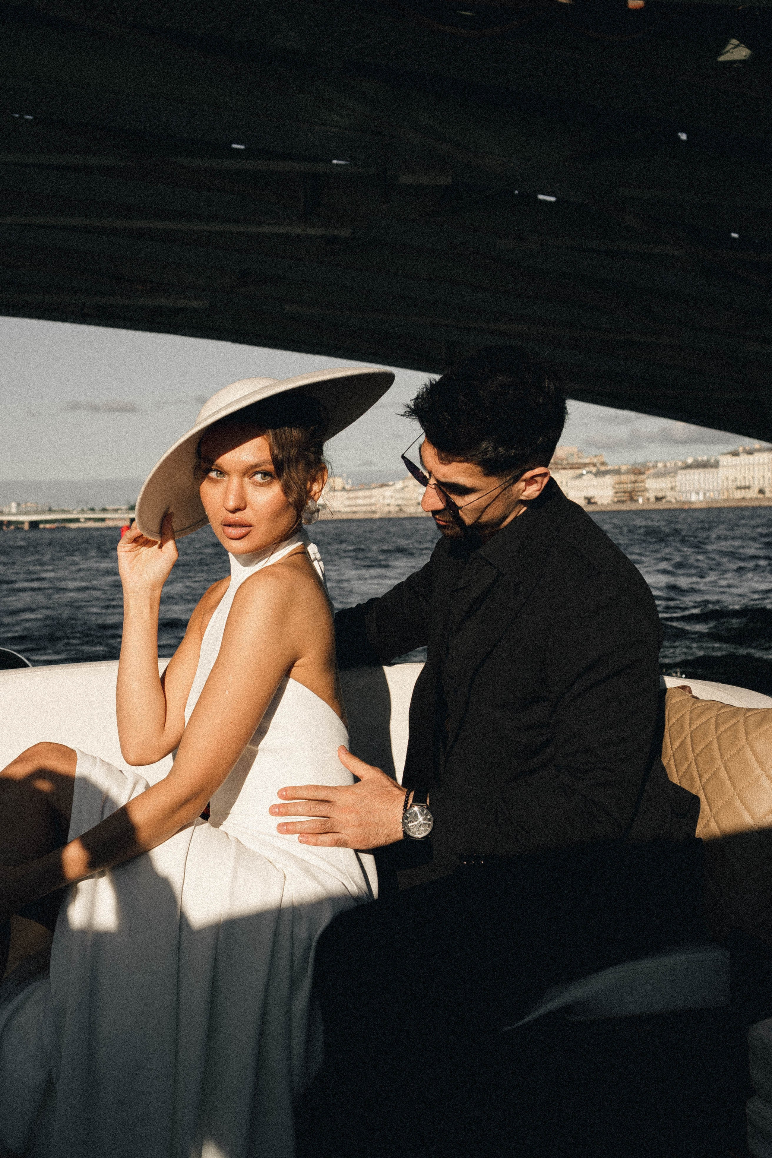 СВАДЕНБНАЯ СЬЕМКА НА КАТЕРЕ ПО КАНАЛАМ САНКТ-ПЕТЕРБУРГА И В АКВАТОРИИ НЕВЫ. Профессиональный фотограф, Санкт-Петербург — Виктория Богомолова