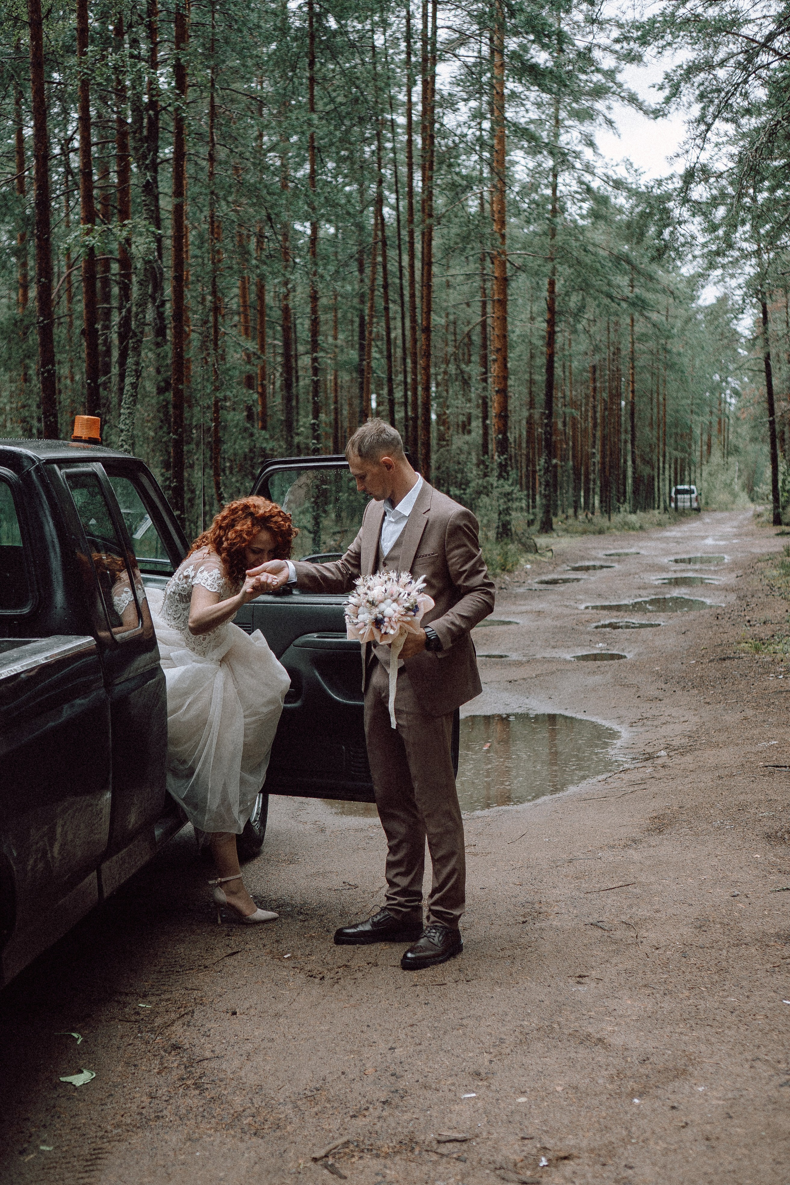 СВАДЕБНАЯ ФОТОСЕССИИЯ ПАРЫ В ГОРОДЕ ПРИОЗЕРСК В СОСНОВОМ ЛЕСУ И С ПИКАПОМ. Профессиональный фотограф, Санкт-Петербург — Виктория Богомолова