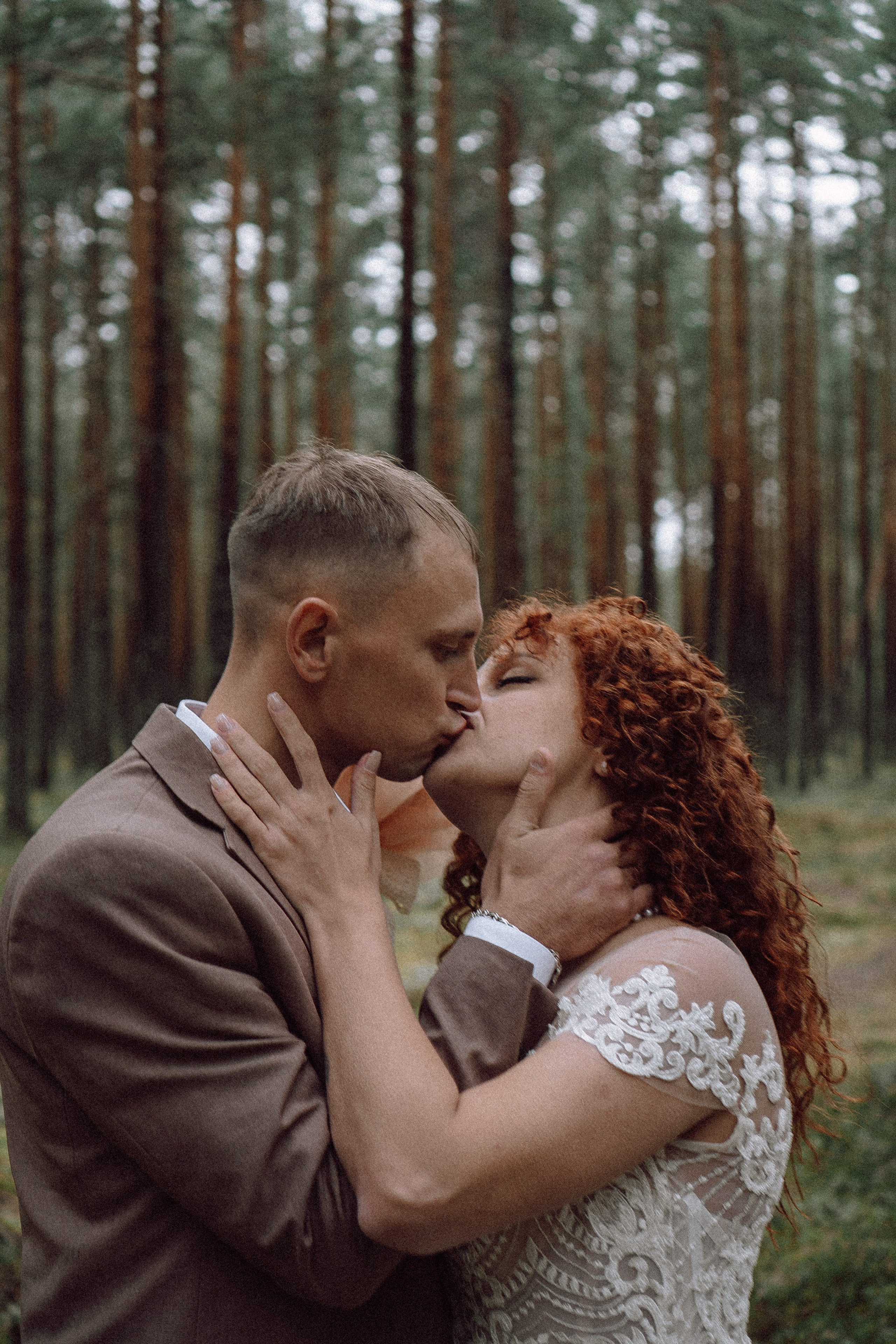 СВАДЕБНАЯ ФОТОСЕССИИЯ ПАРЫ В ГОРОДЕ ПРИОЗЕРСК В СОСНОВОМ ЛЕСУ И С ПИКАПОМ. Профессиональный фотограф, Санкт-Петербург — Виктория Богомолова