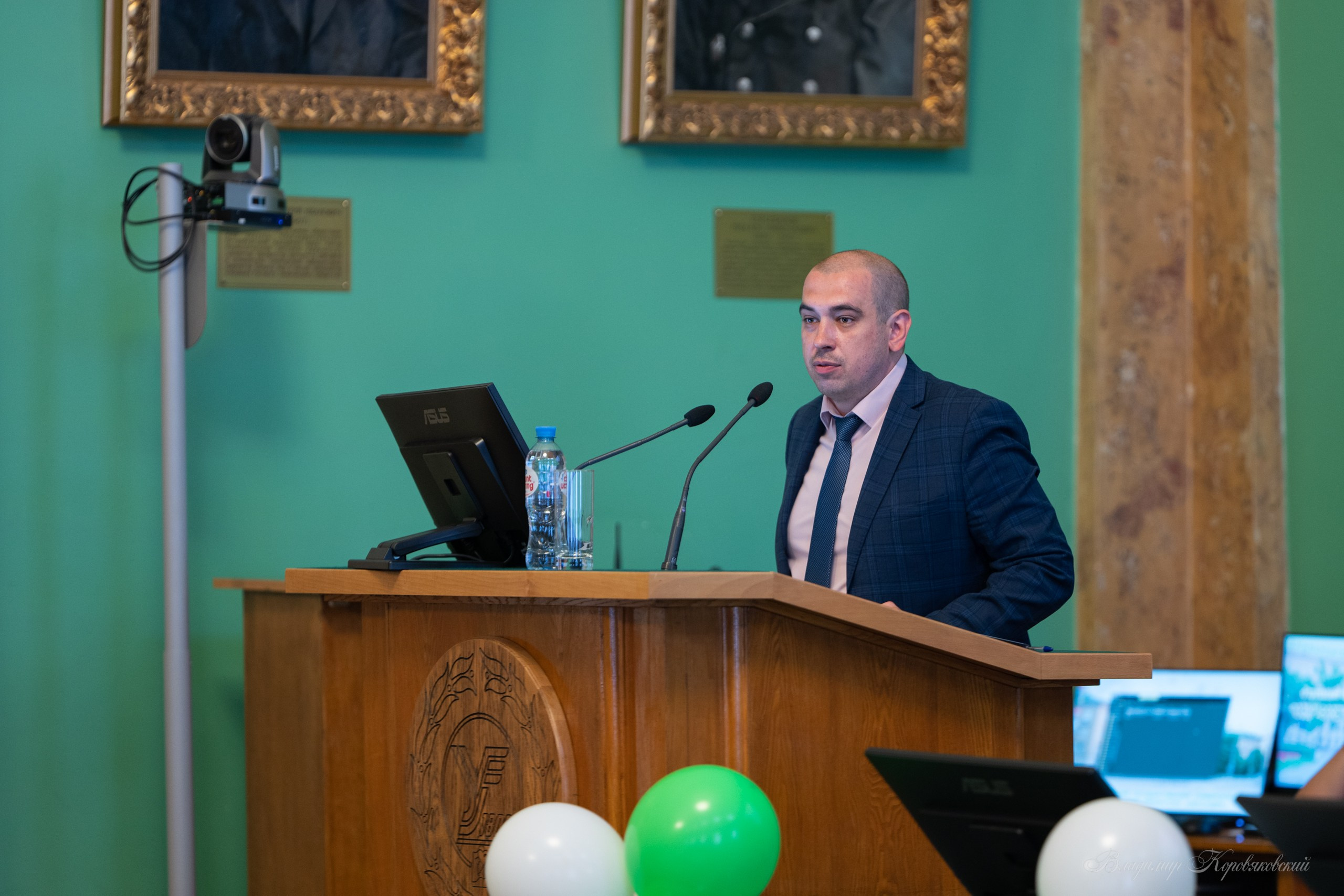 Вручение дипломов факультета УПЛ. Фотограф Владимир Коровяковский