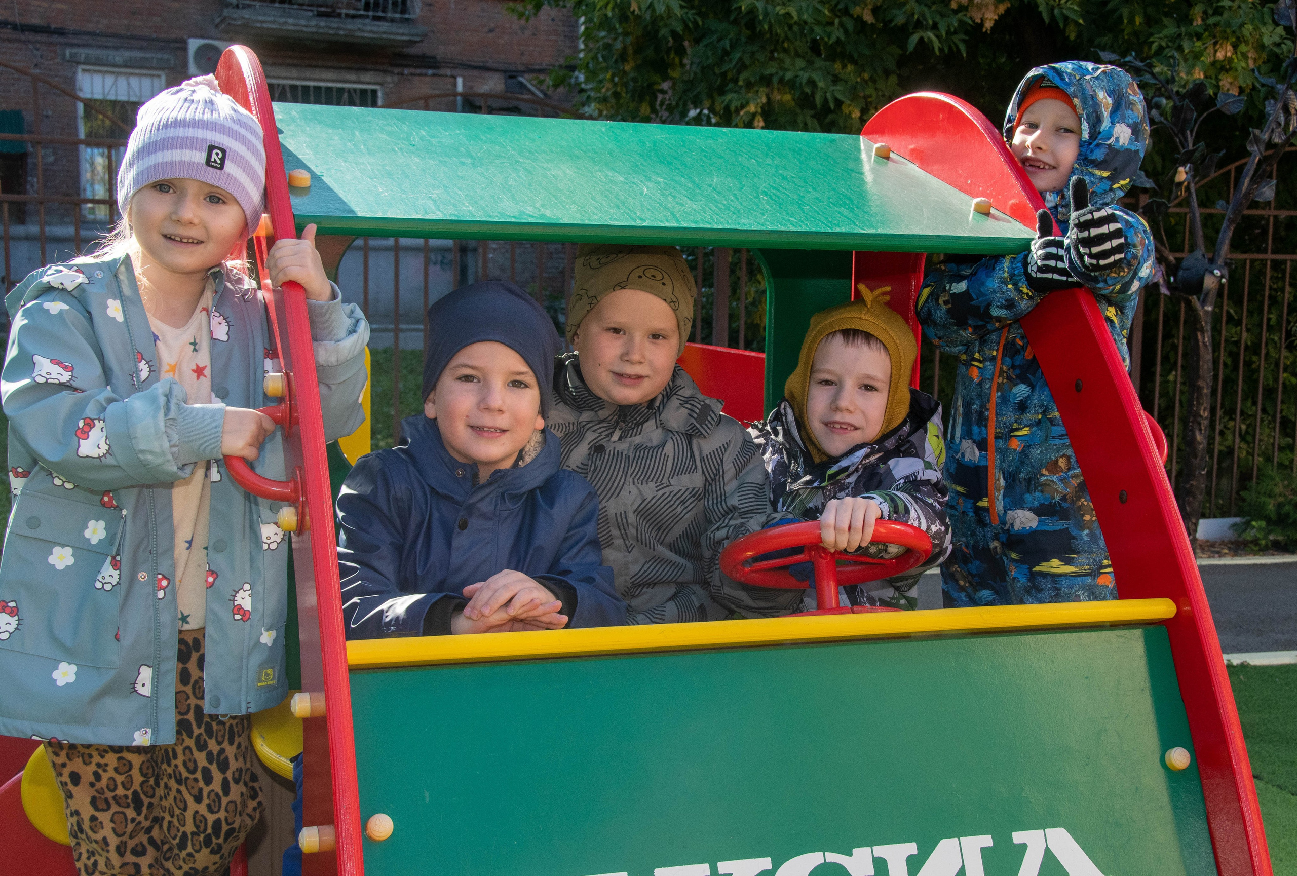 2023 г. День дошкольного работника и прогулка. Репортажный и детский фотограф в Новосибирске