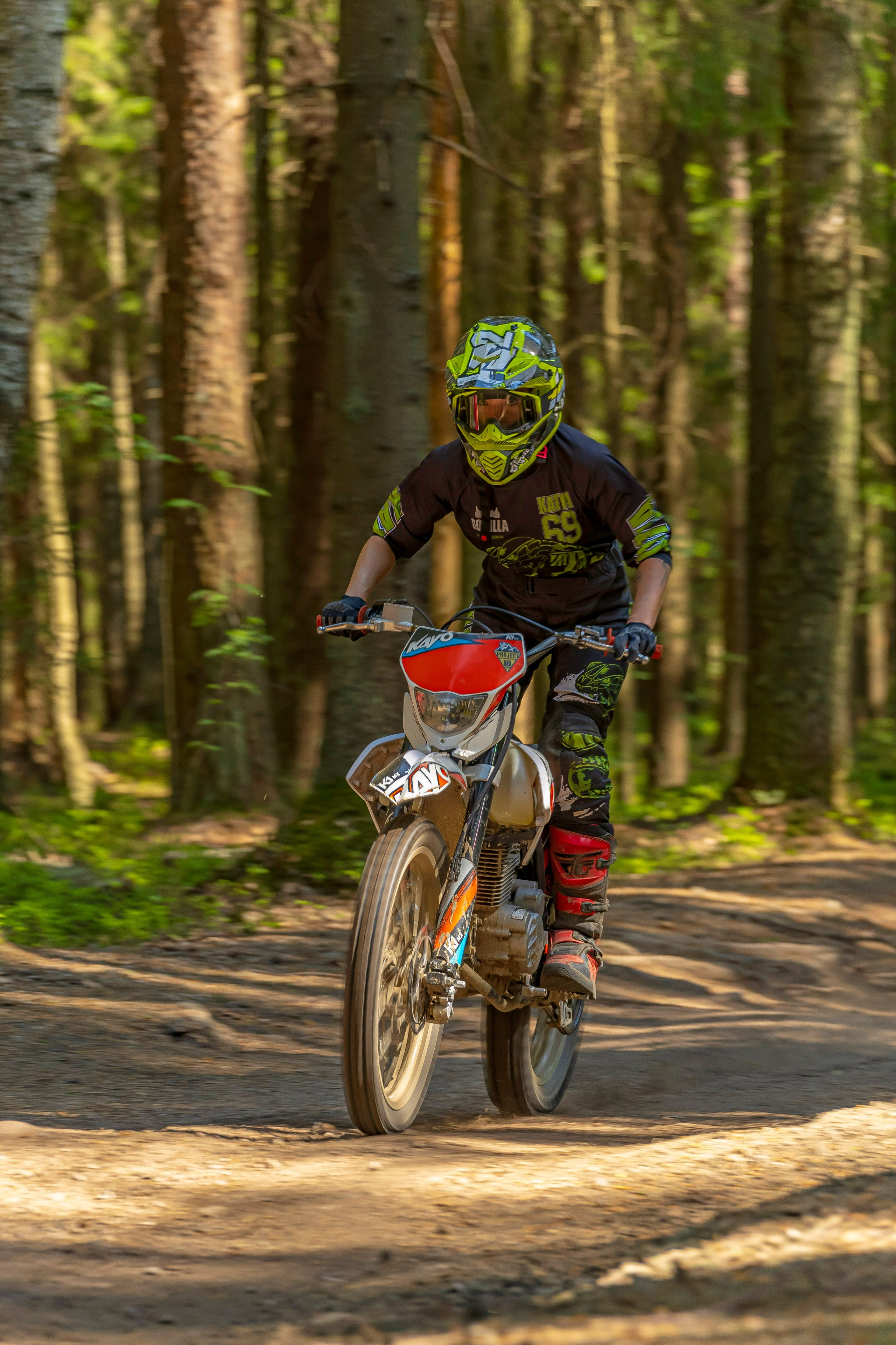 Катя Ли. Графический дизайнер Илья Левченко