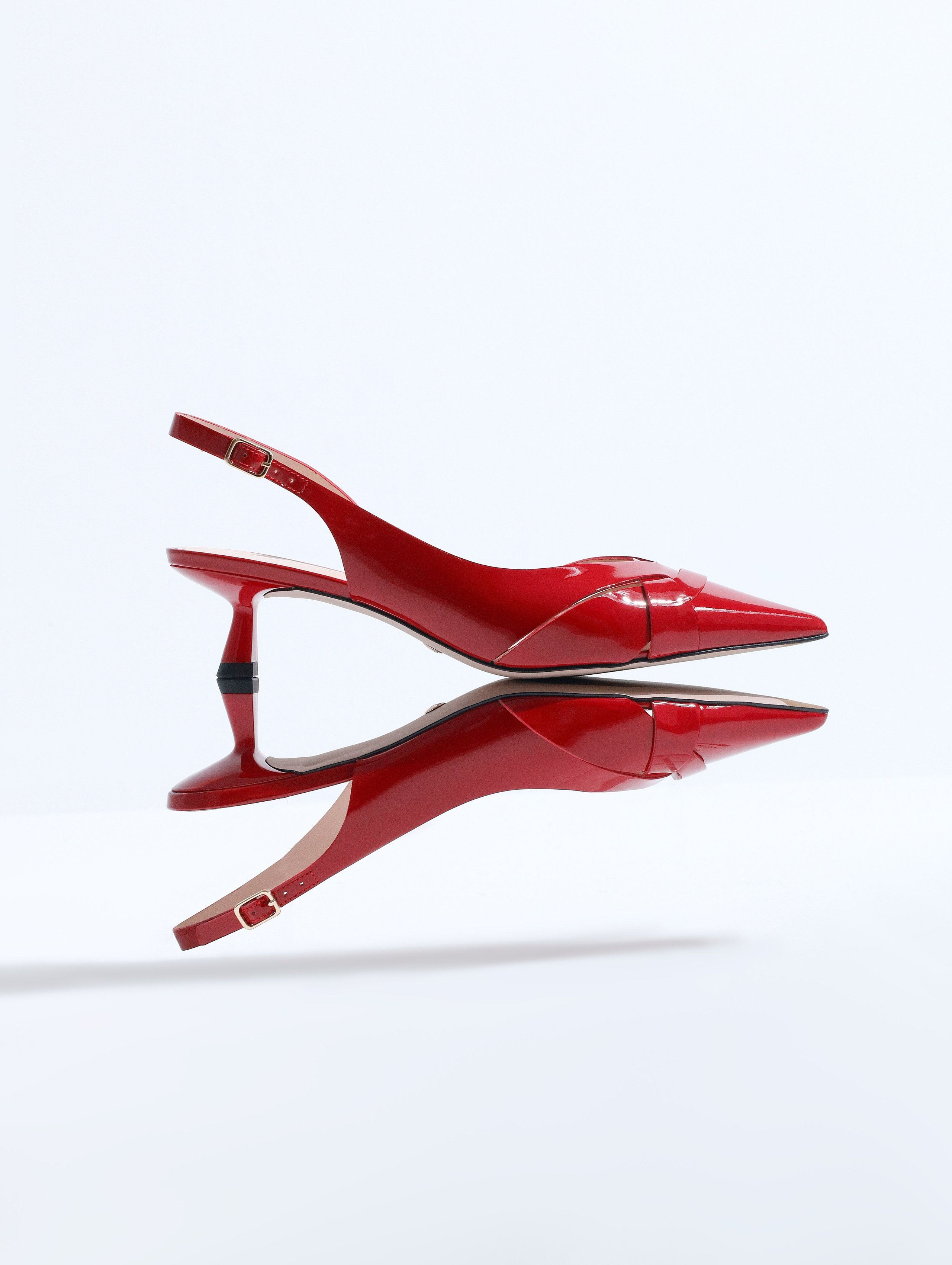 Basconi Summer Y'25. Предметный фотограф Артём Йома