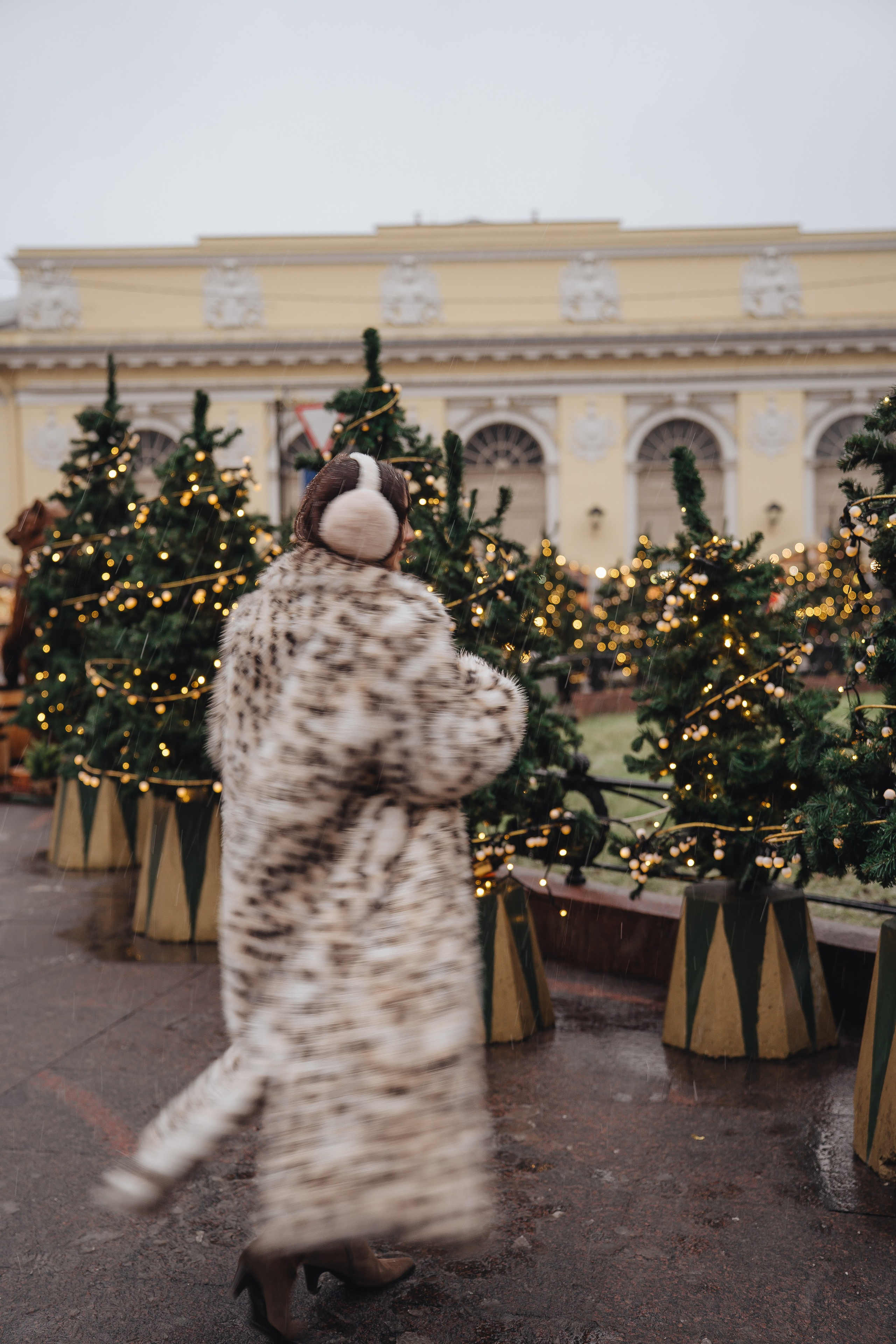 ПРОГУЛКА НА МАНЕЖНОЙ ПЛОЩАДИ ДЛЯ ДЕВУШКИ ПЕРЕД НОВЫМ ГОДОМ (НОВОГОДНЯЯ ФОТОСЕССИИЯ НА МАНЕЖНОЙ ПЛОЩАДИ). Профессиональный фотограф, Санкт-Петербург — Виктория Богомолова