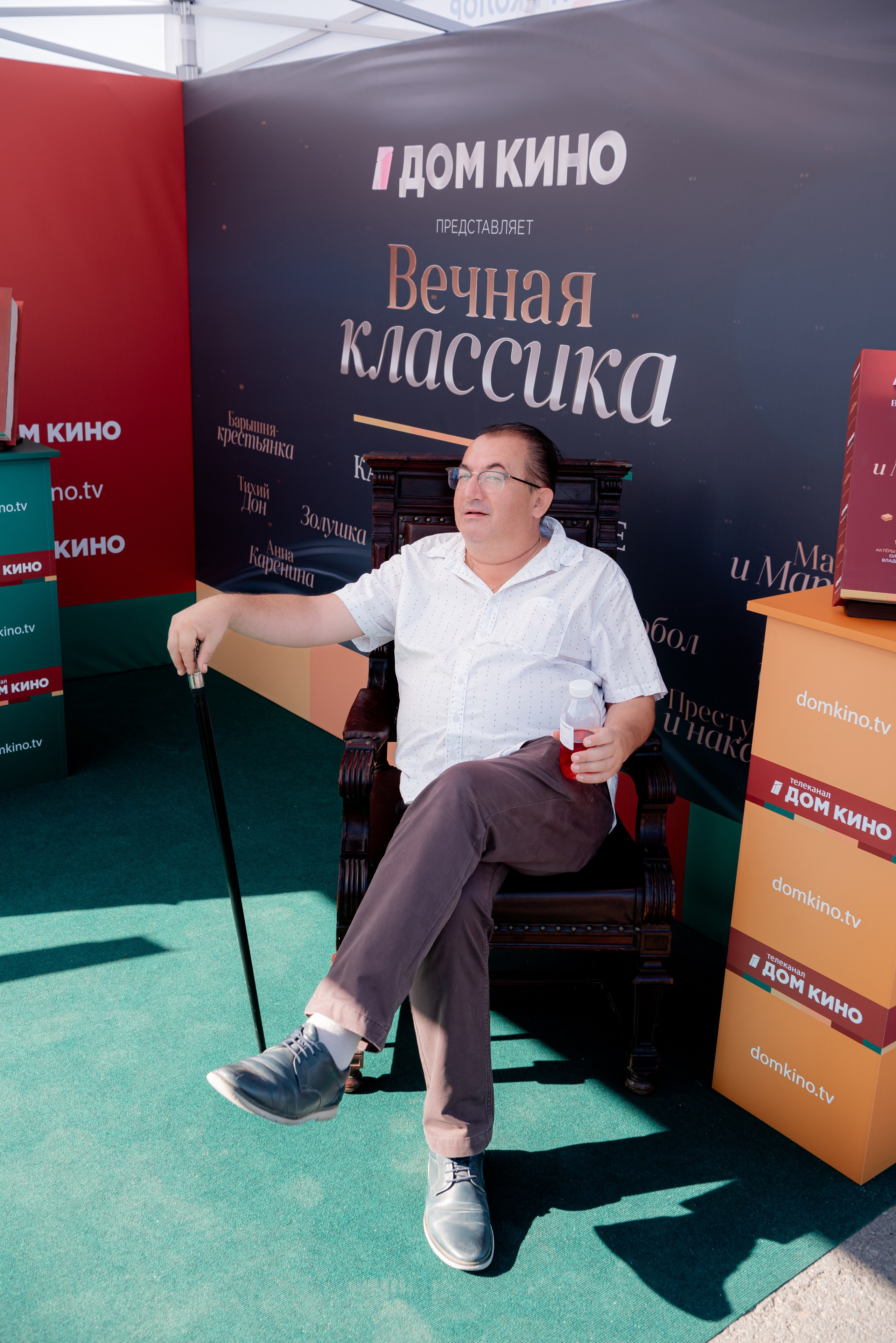 Портретные фото с артистами в палатке Триколор Дом Кинов на день города Волгоград. Фотограф в Волгограде и Волжском Александр Горбань