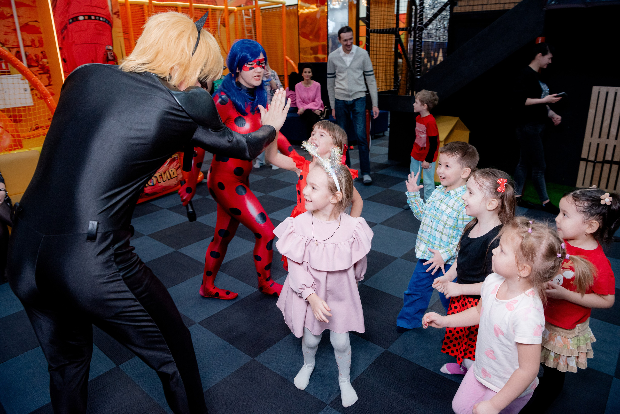 ДР в Локо Мотив Аниматоры Леди Баг. Фотограф в Волгограде и Волжском Александр Горбань