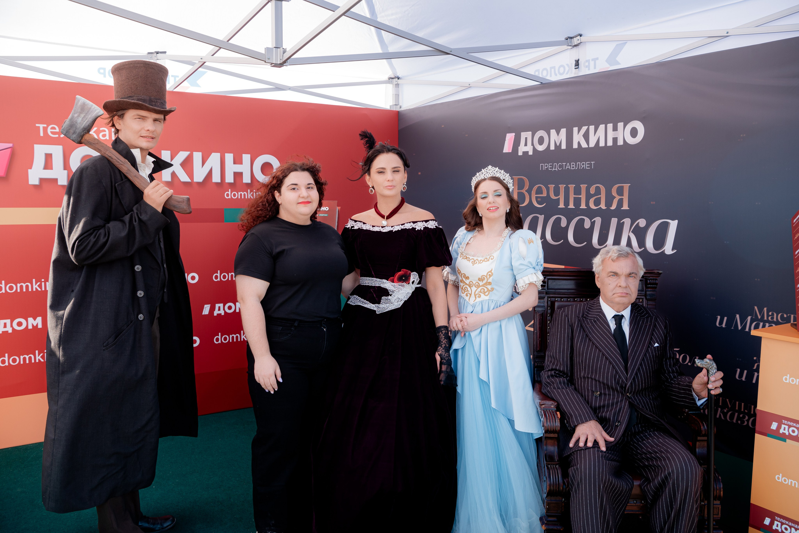 Портретные фото с артистами в палатке Триколор Дом Кинов на день города Волгоград. Фотограф в Волгограде и Волжском Александр Горбань