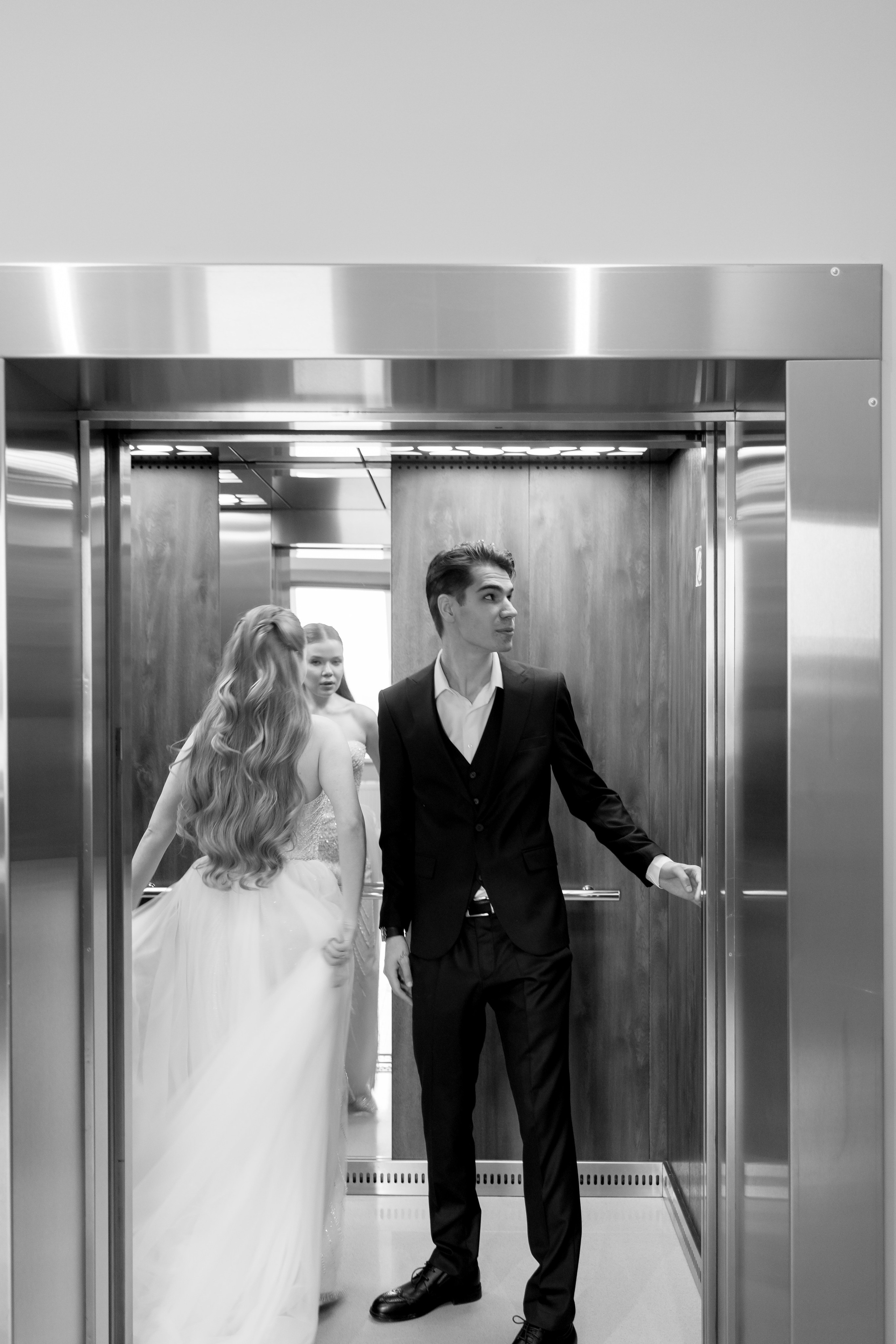 СВАДЕБНАЯ СЬЕМКА СБОРОВ В ОТЕЛЕ И ВЫЕЗД НА ЦЕРЕМОНИЮ (СНЯТО В СИБИРЕ В НИЖНЕВАРТОВСКЕ)М. Профессиональный фотограф, Санкт-Петербург — Виктория Богомолова