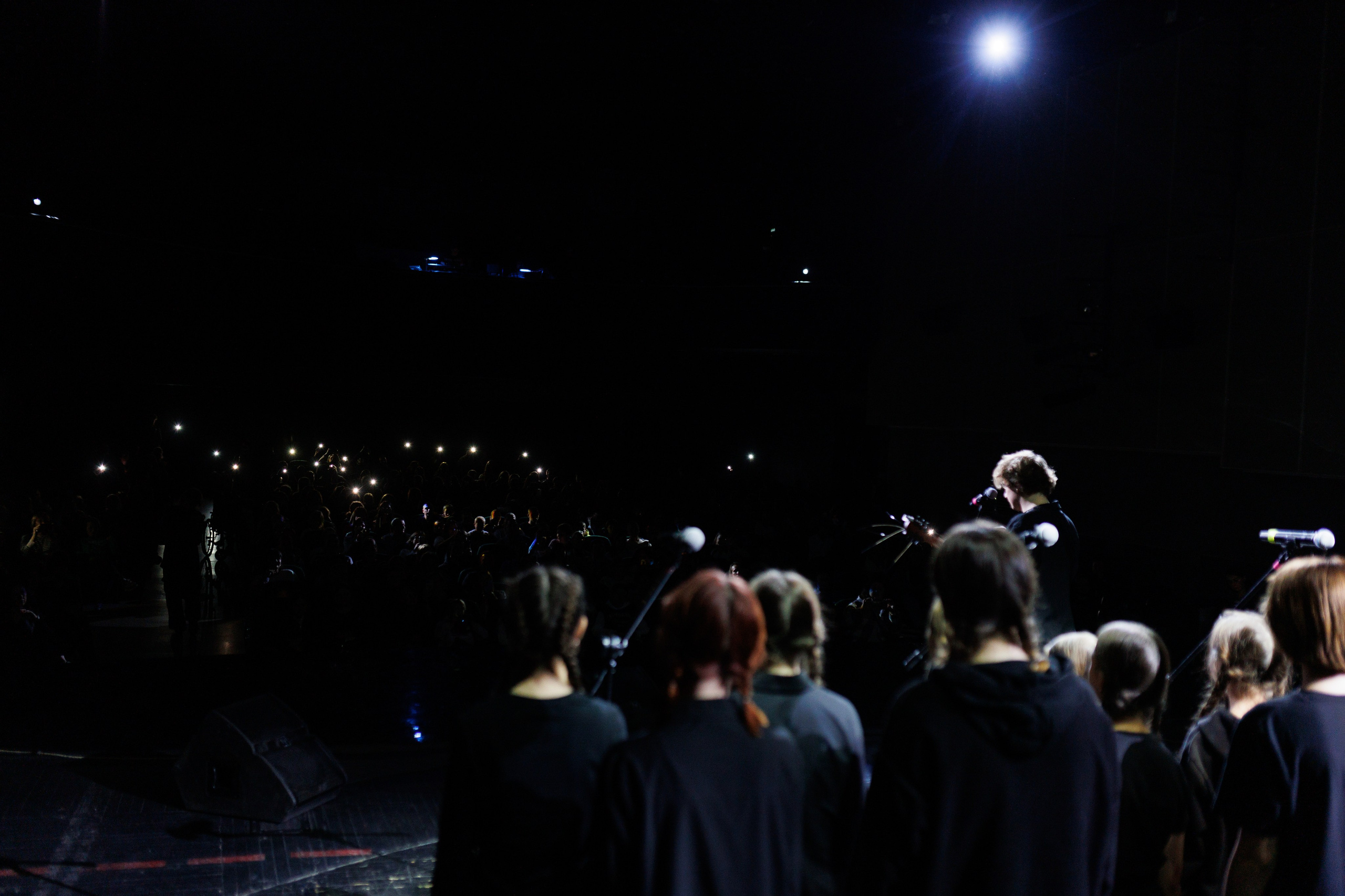 Выксунская премьера «Громко и Честно. Бонд с кнопкой». Фотограф городских и семейных событий Артем Карпухин