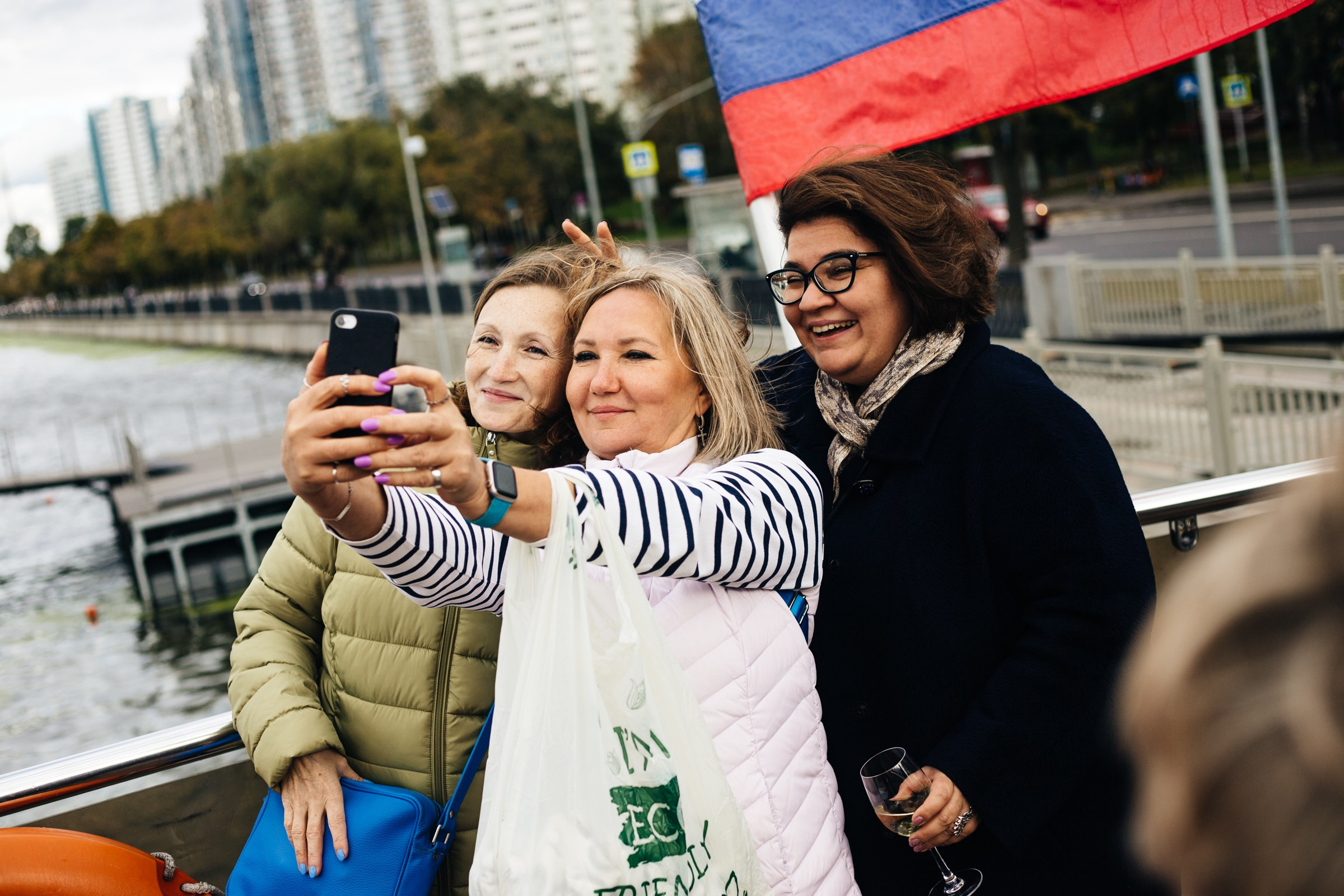 Корпоратив на теплоходе. Женский и репортажный фотограф Москва Натали Смирнова