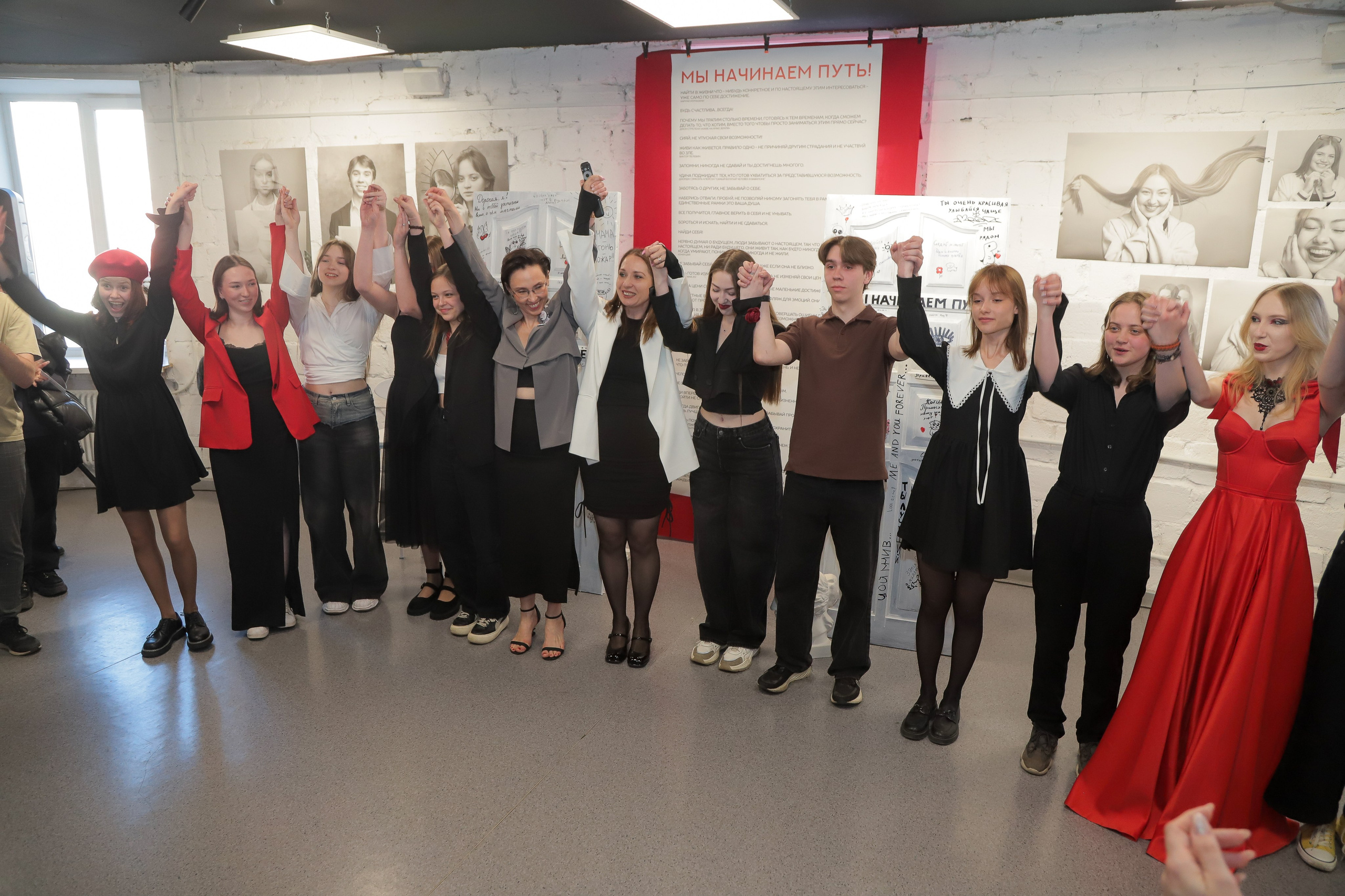 Выставка — проект «Мы начинаем путь!». АРТИКУЛ. Выпускные альбомы Нижний Тагил