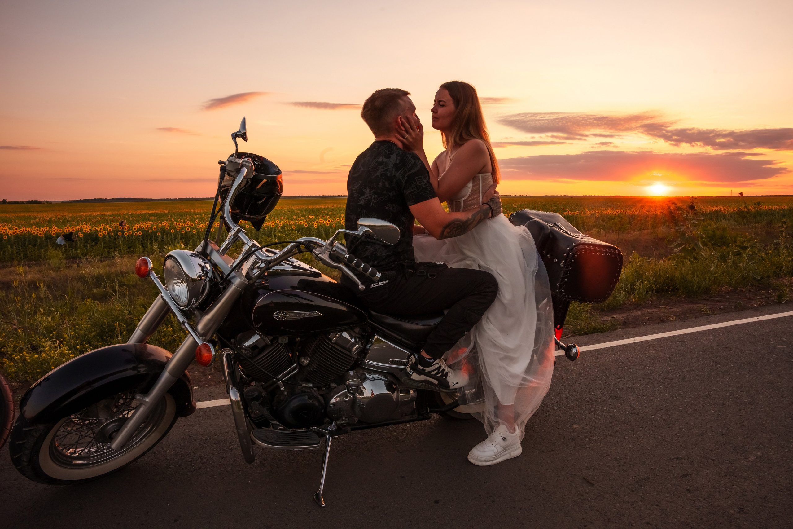 Свадебная мото фотосессия на закате саратов фотограф плаксина ольга. Ольга Плаксина фотограф в Саратове