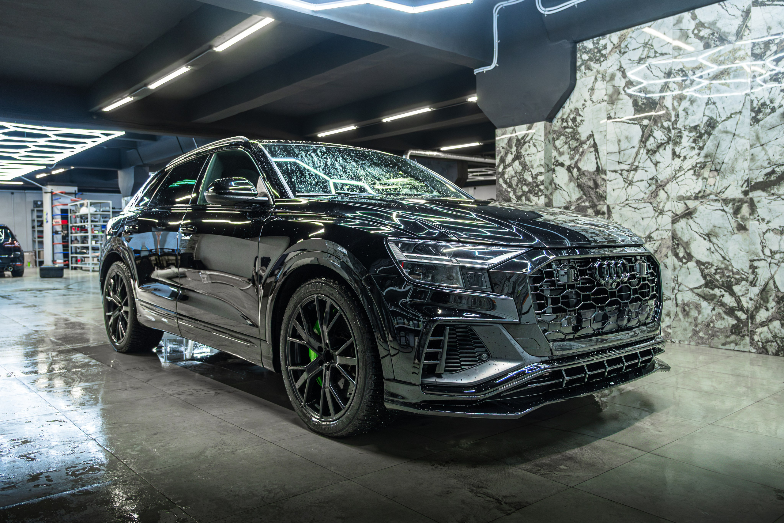 Audi Q8. Valya Fleks