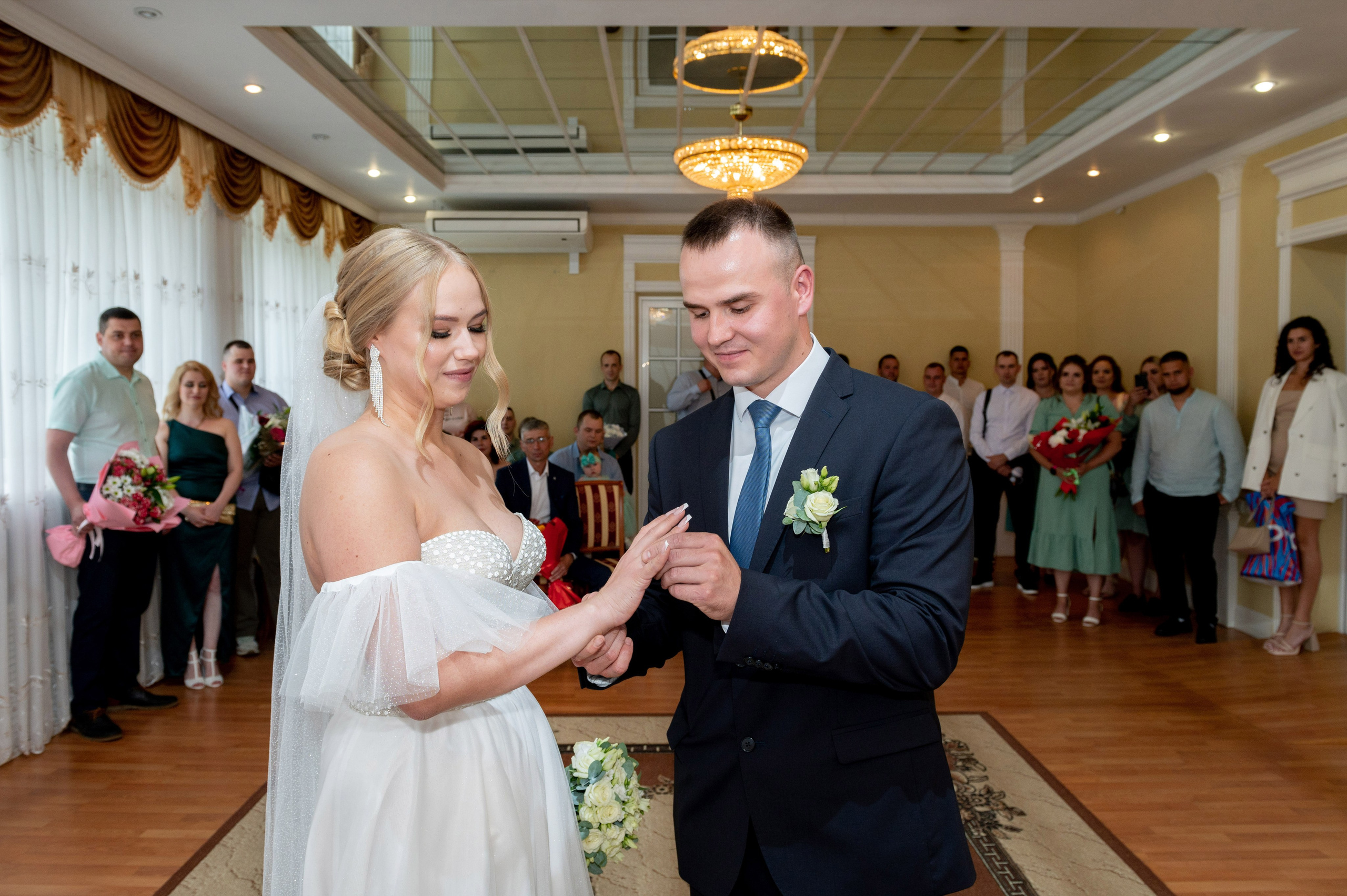 Ксения и Владислав (фотосессия в ЗАГСе и парке города Кингисеппа). Портретный, семейный и свадебный фотограф в Санкт-Петербурге и в Пушкине Ширяев Денис