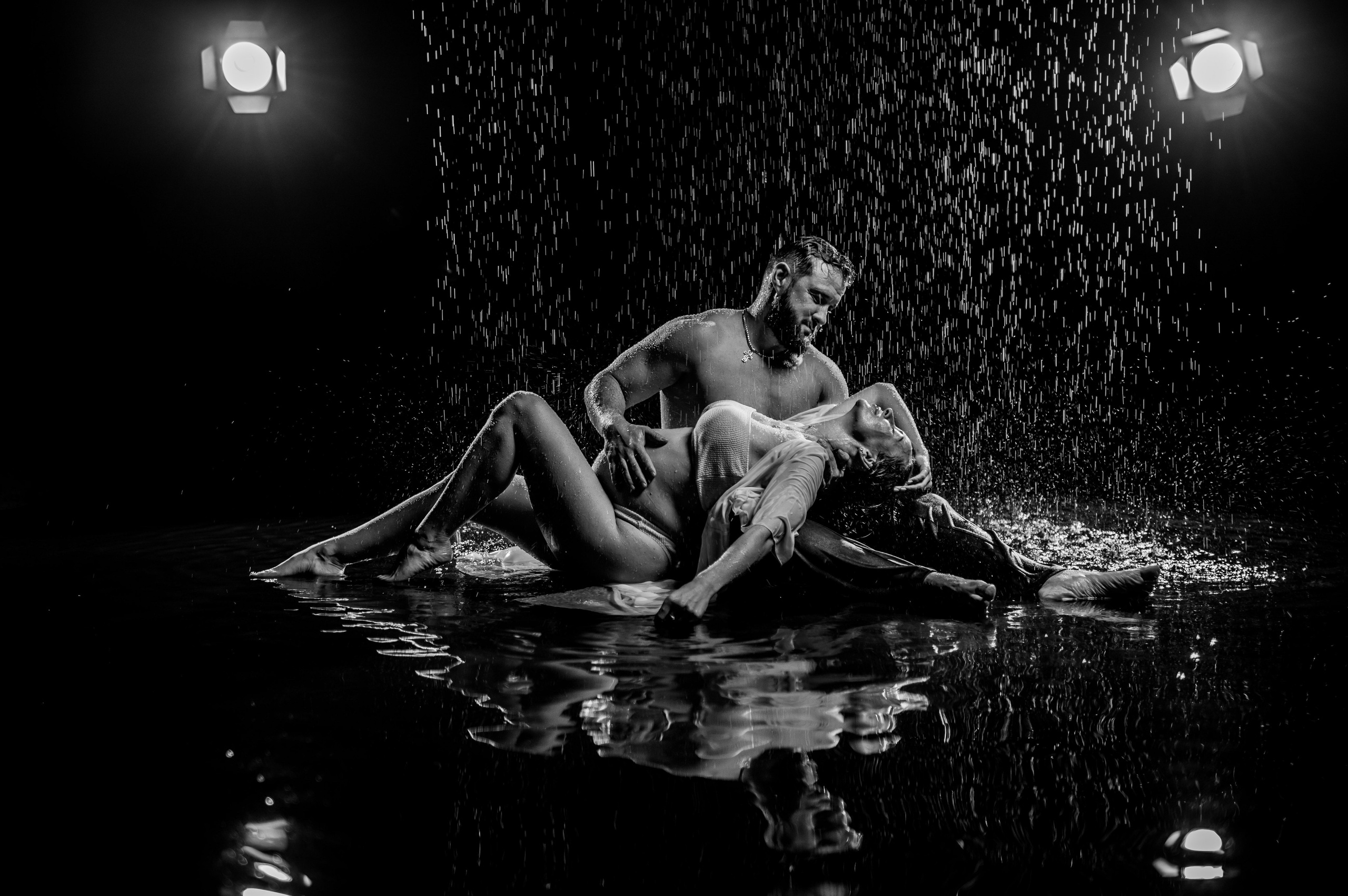 Необычная фотосессия беременности в аквастудии с водой Aquastudio в Санкт-Петербурге..  